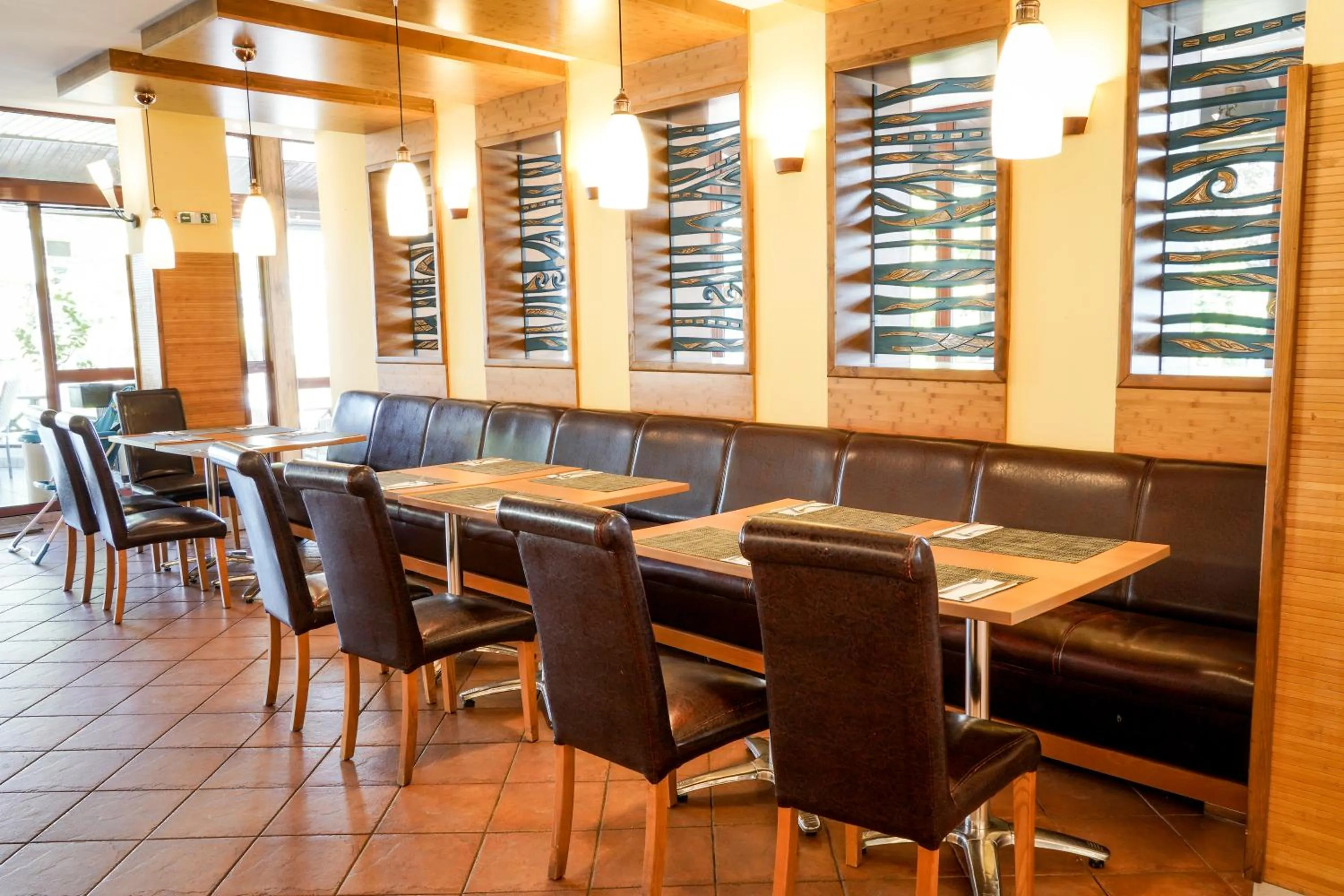 Restaurant/places to eat in Hotel Malibu