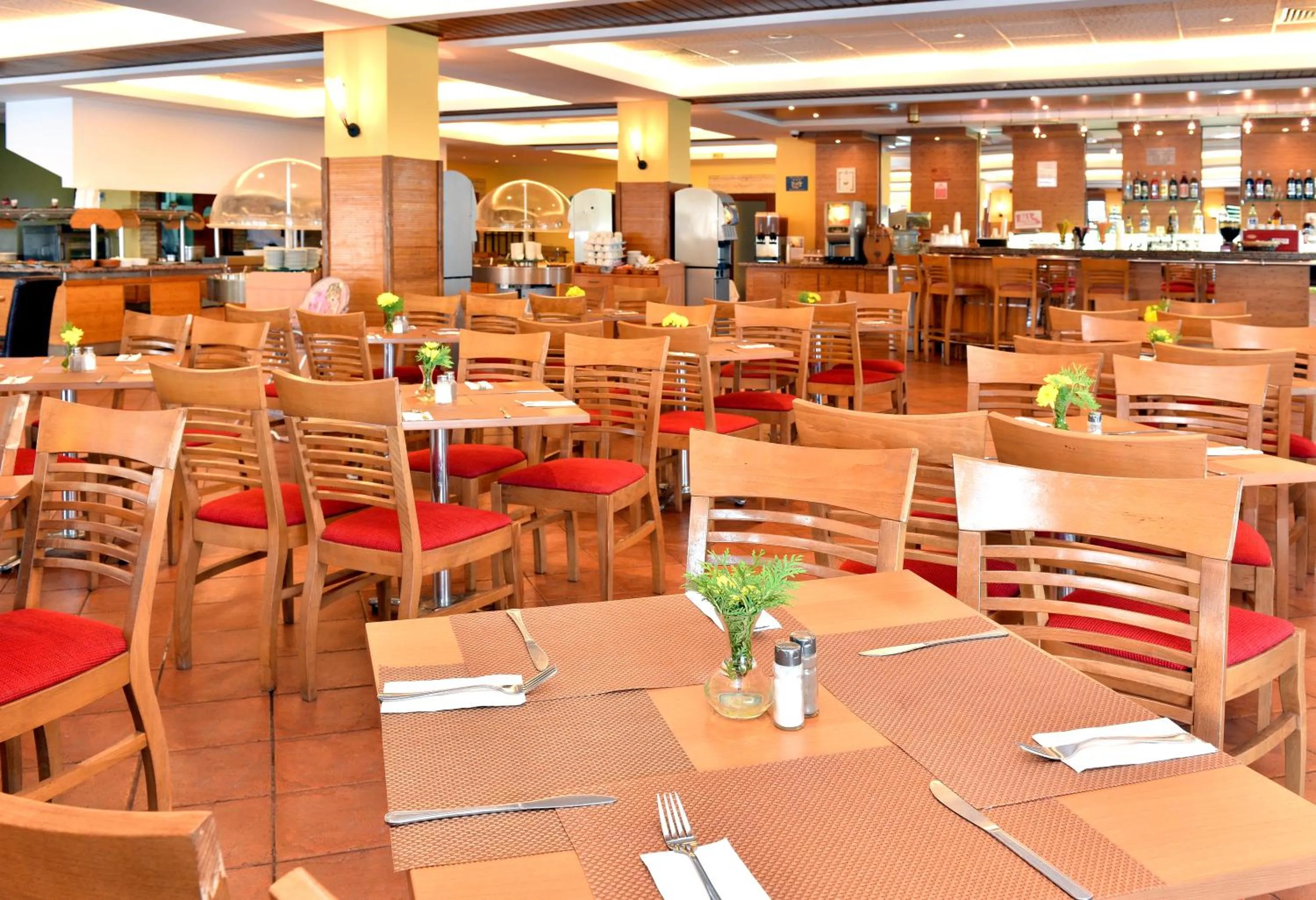 Restaurant/places to eat in Hotel Malibu