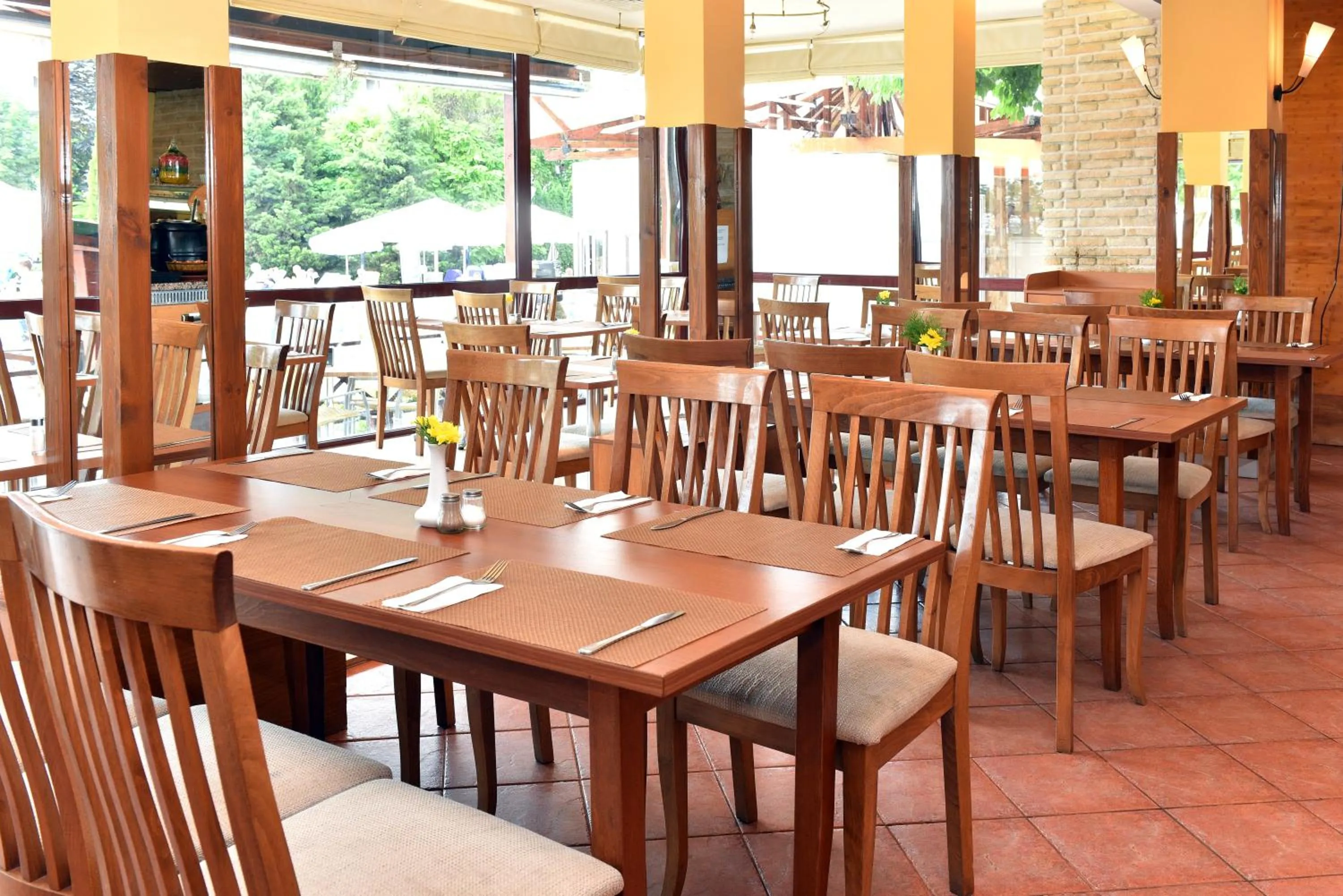 Restaurant/places to eat in Hotel Malibu