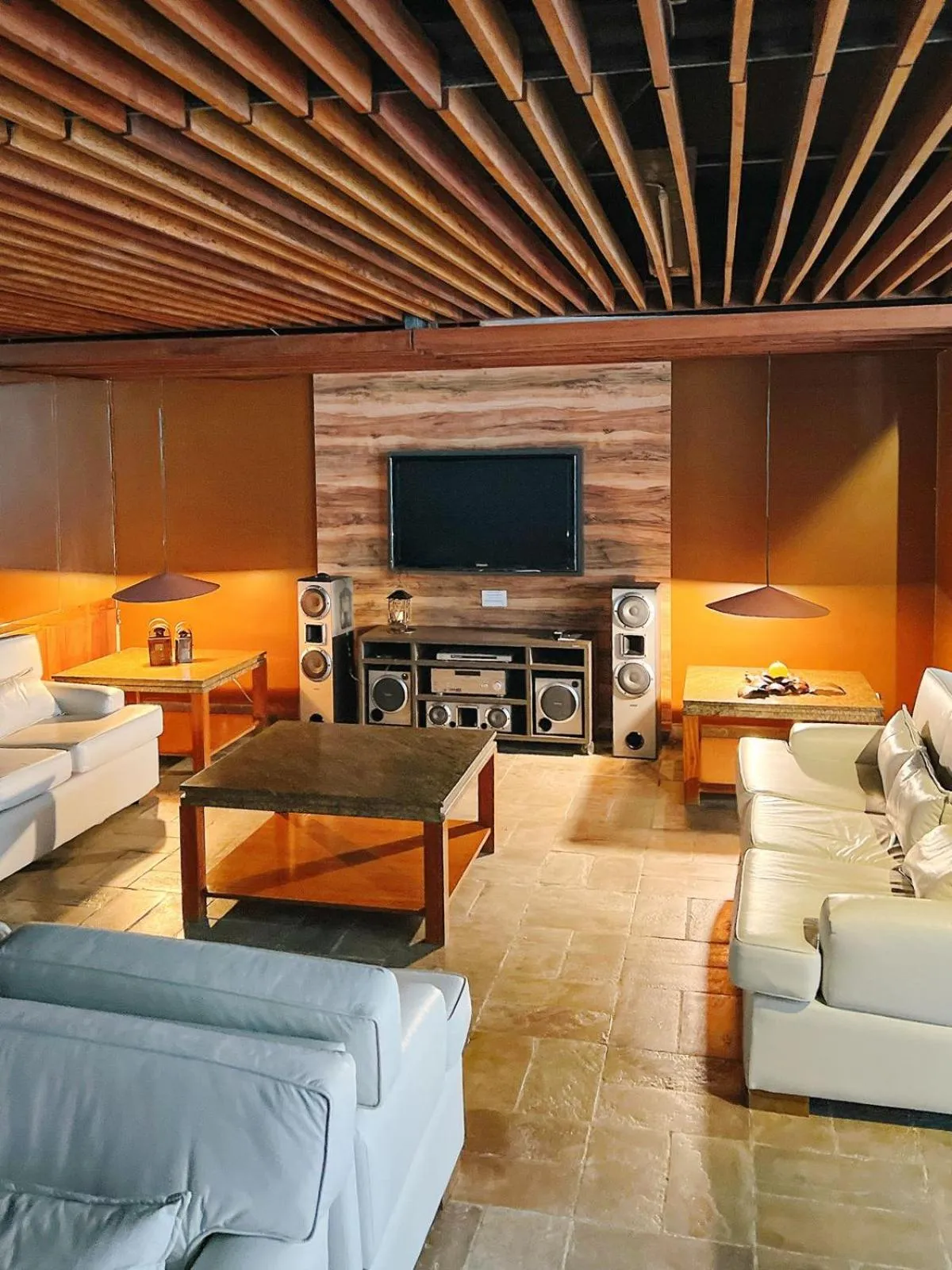 Communal lounge/ TV room in Ubatuba Palace Hotel