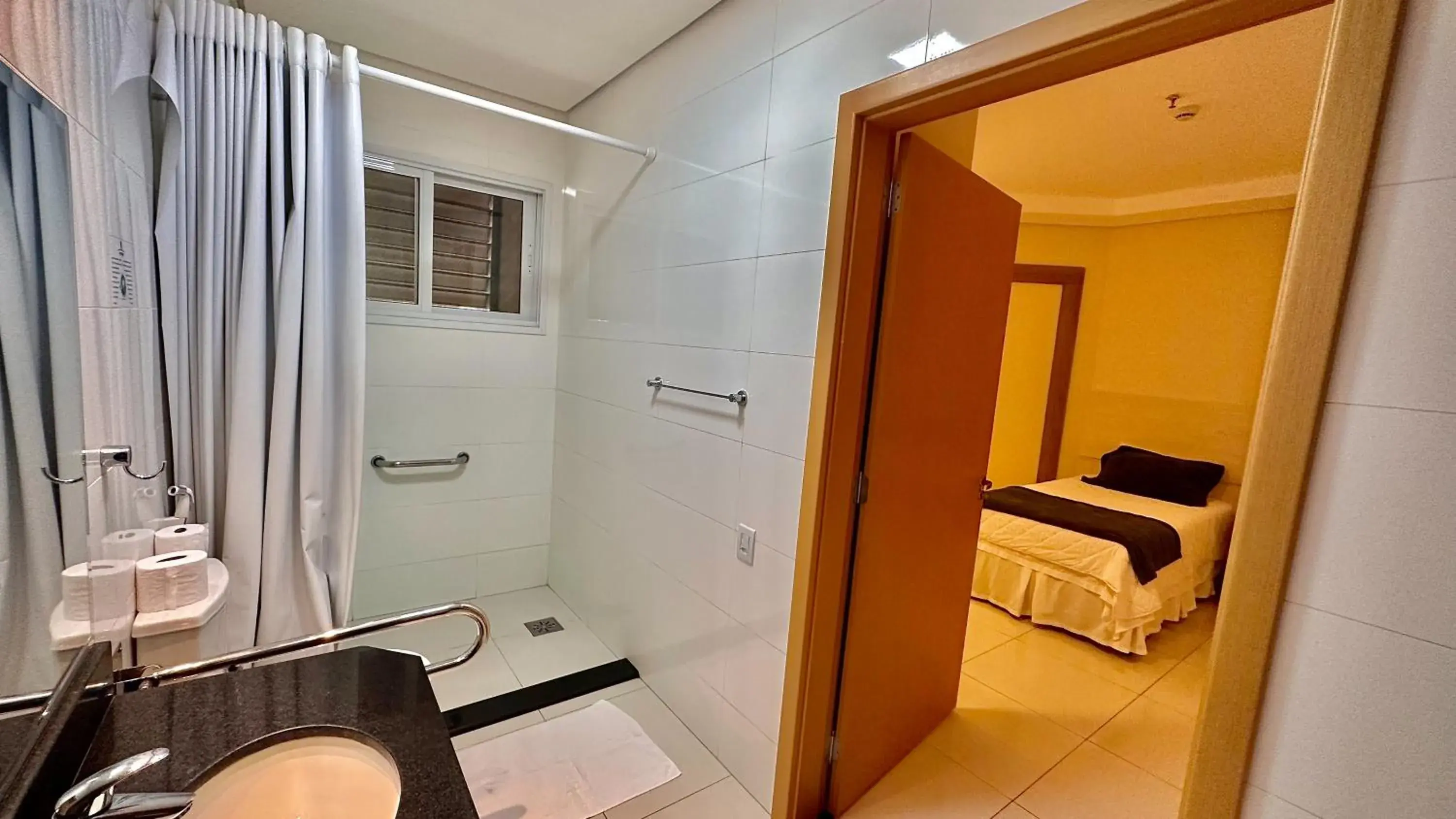 Twin Room - single occupancy - Disability Access in Hd Park Hotel Twin Room - single occupancy - Disability Access in Hd Park Hotel