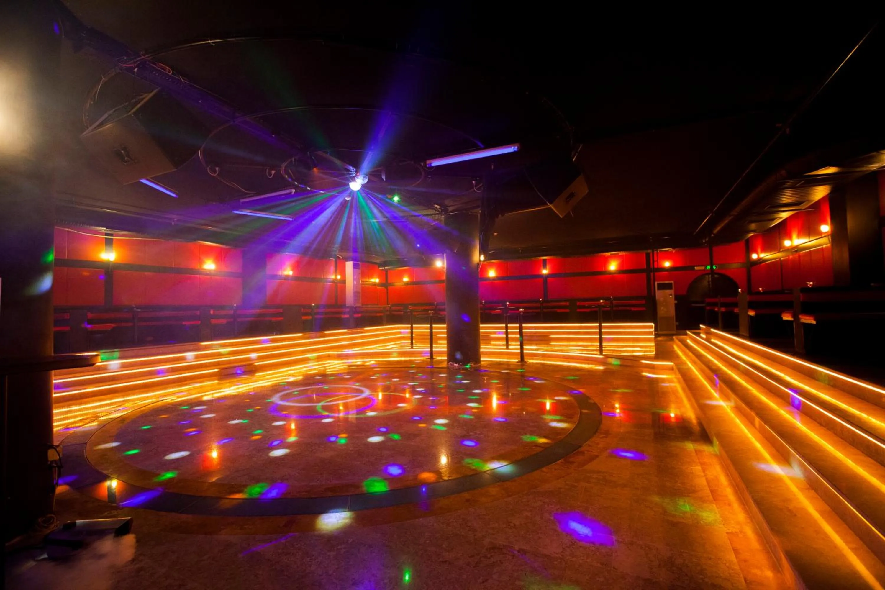 Evening entertainment in Washington Resort Hotel & Spa