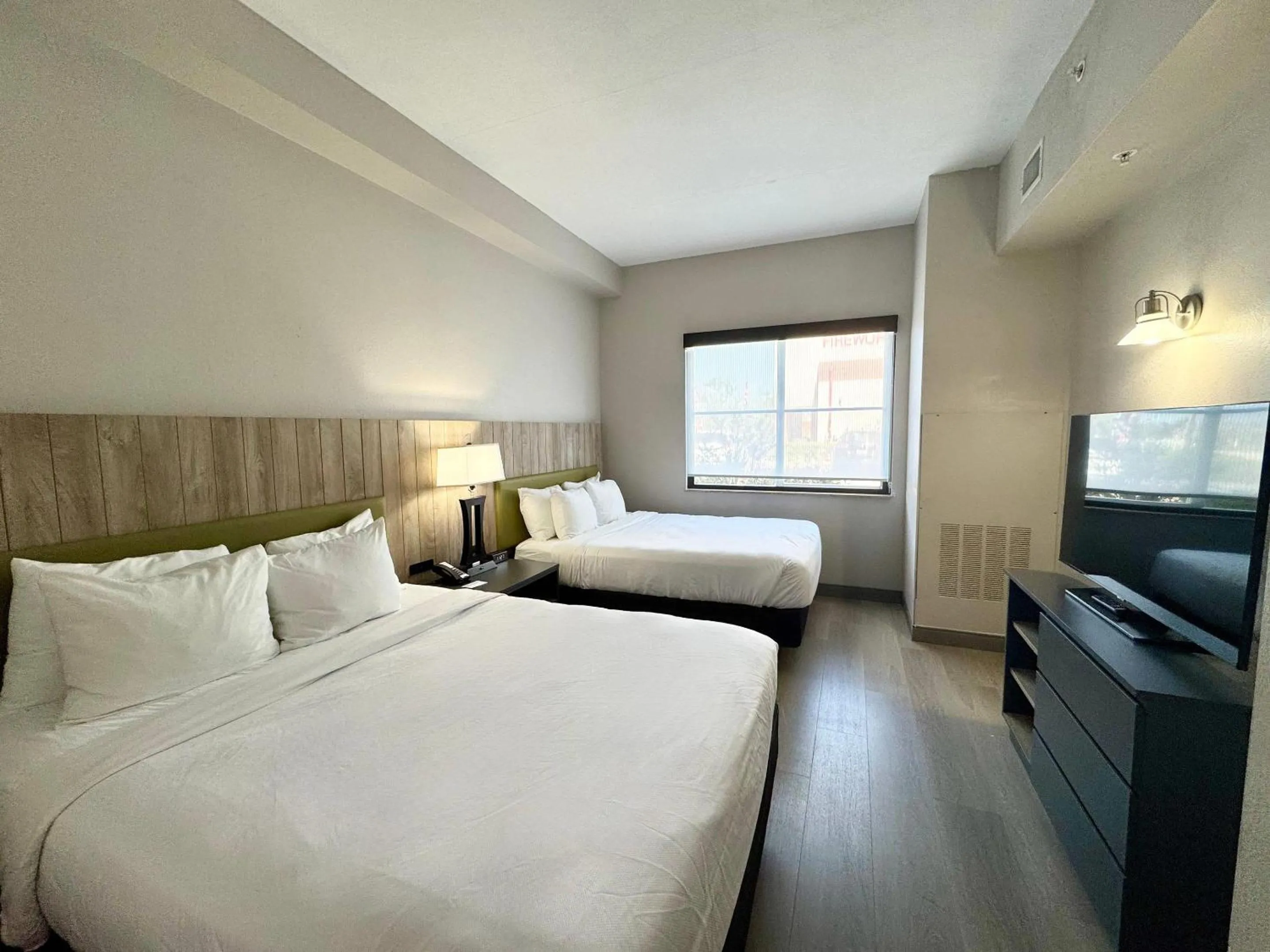 Bedroom, Bed in Country Inn & Suites by Radisson, Port Charlotte, FL