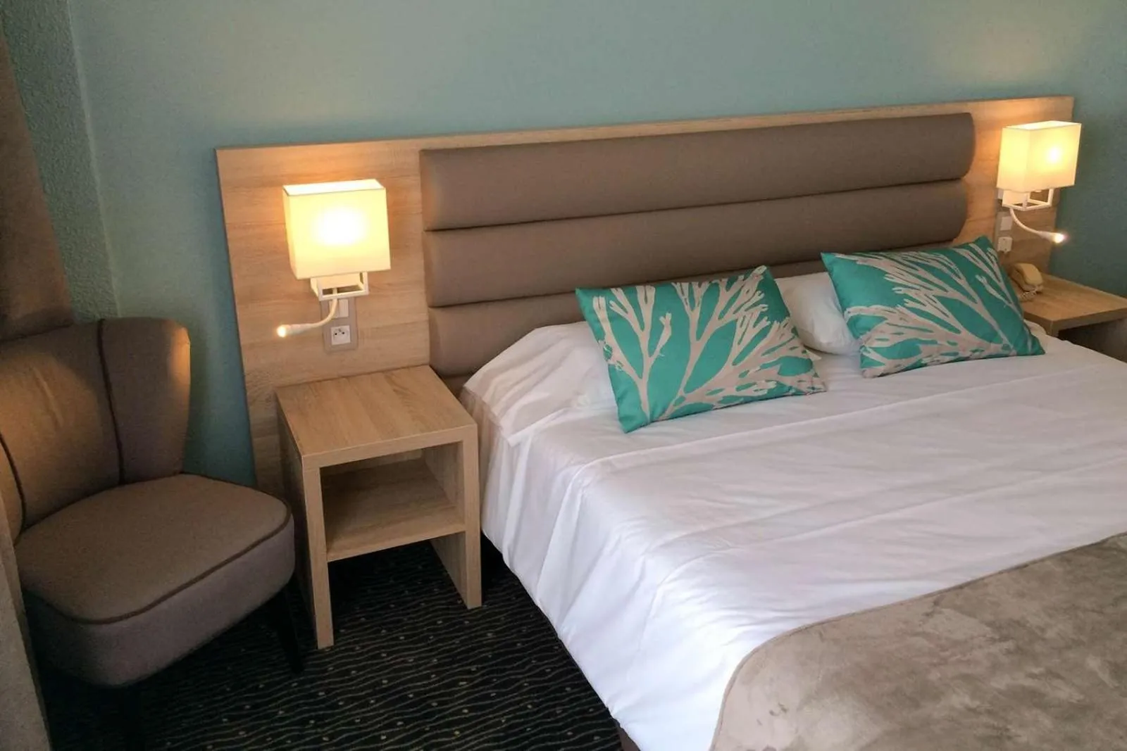 Bedroom, Bed in Brit Hôtel De L'océan