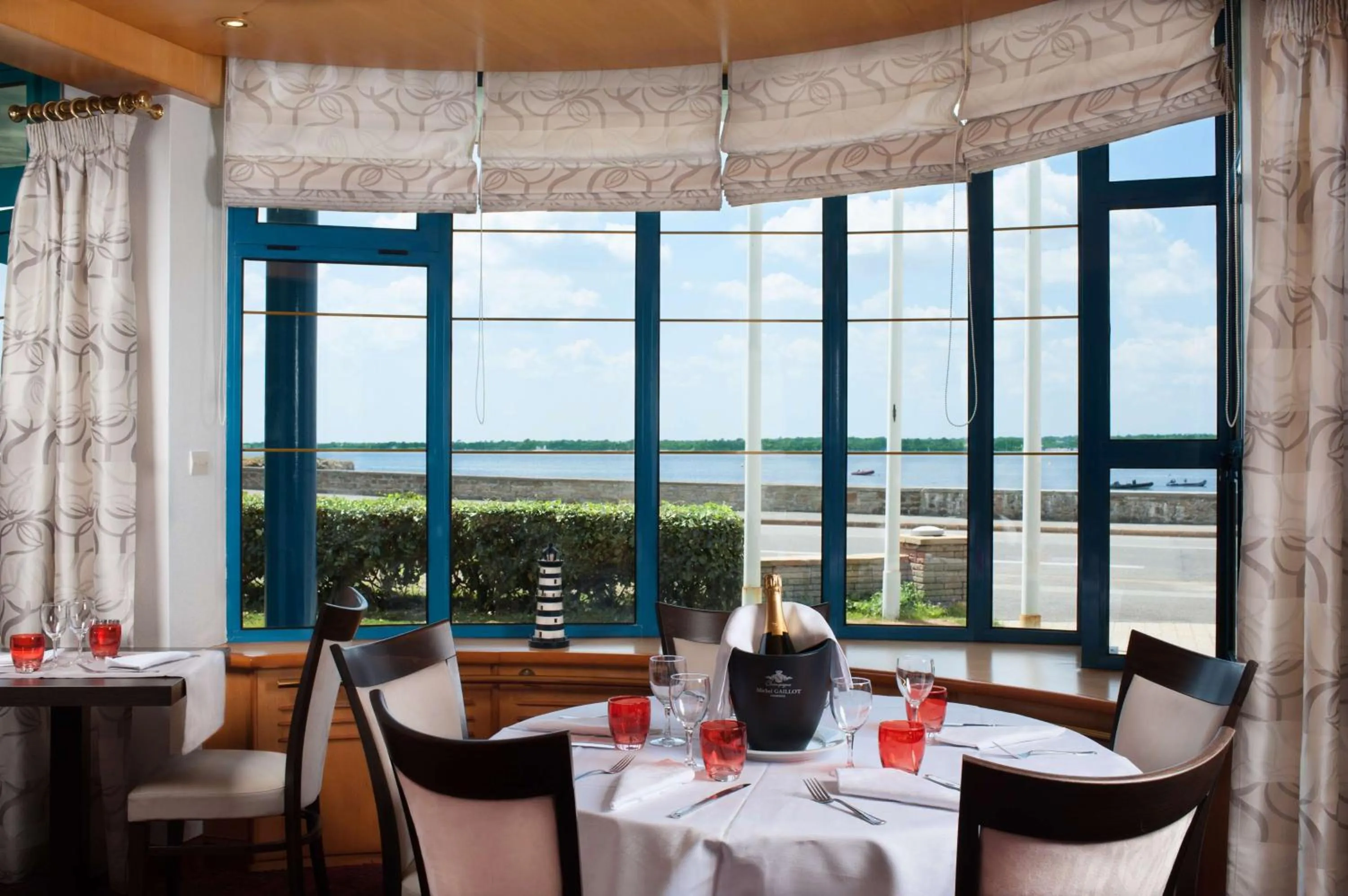 Restaurant/places to eat in Brit Hôtel De L'océan