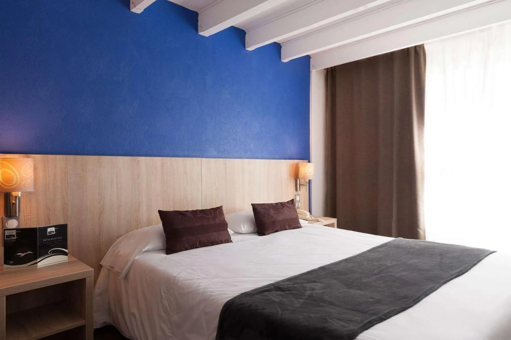 Bedroom, Bed in Brit Hôtel De L'océan