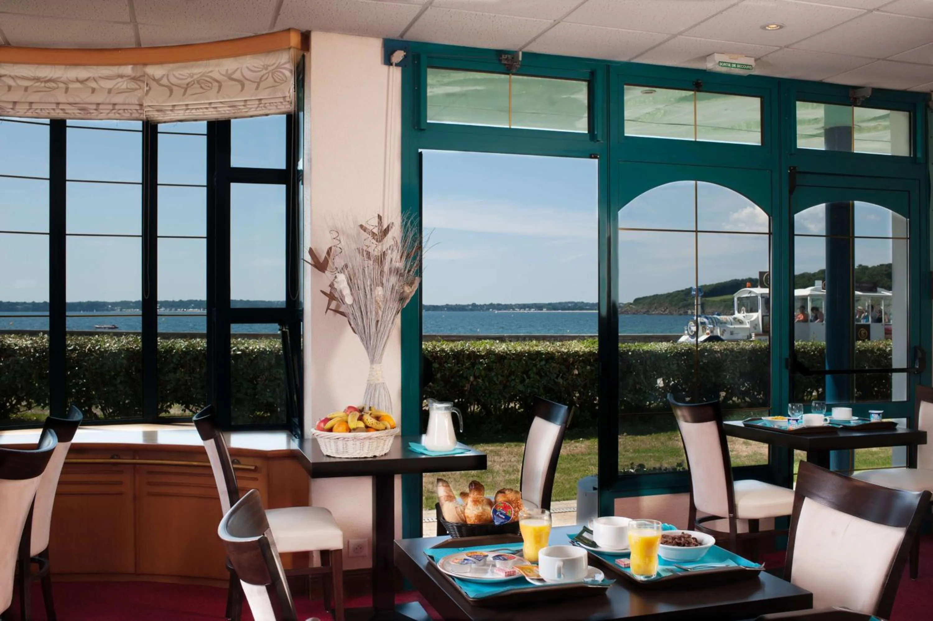 Breakfast in Brit Hôtel De L'océan