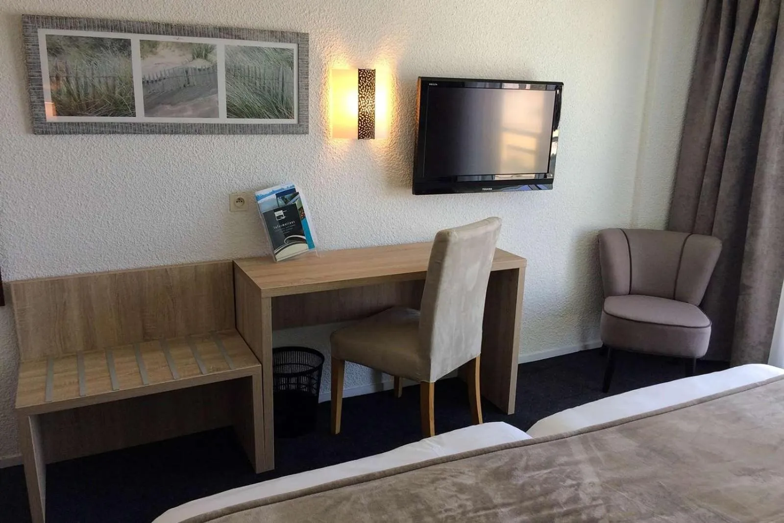 Bedroom in Brit Hôtel De L'océan