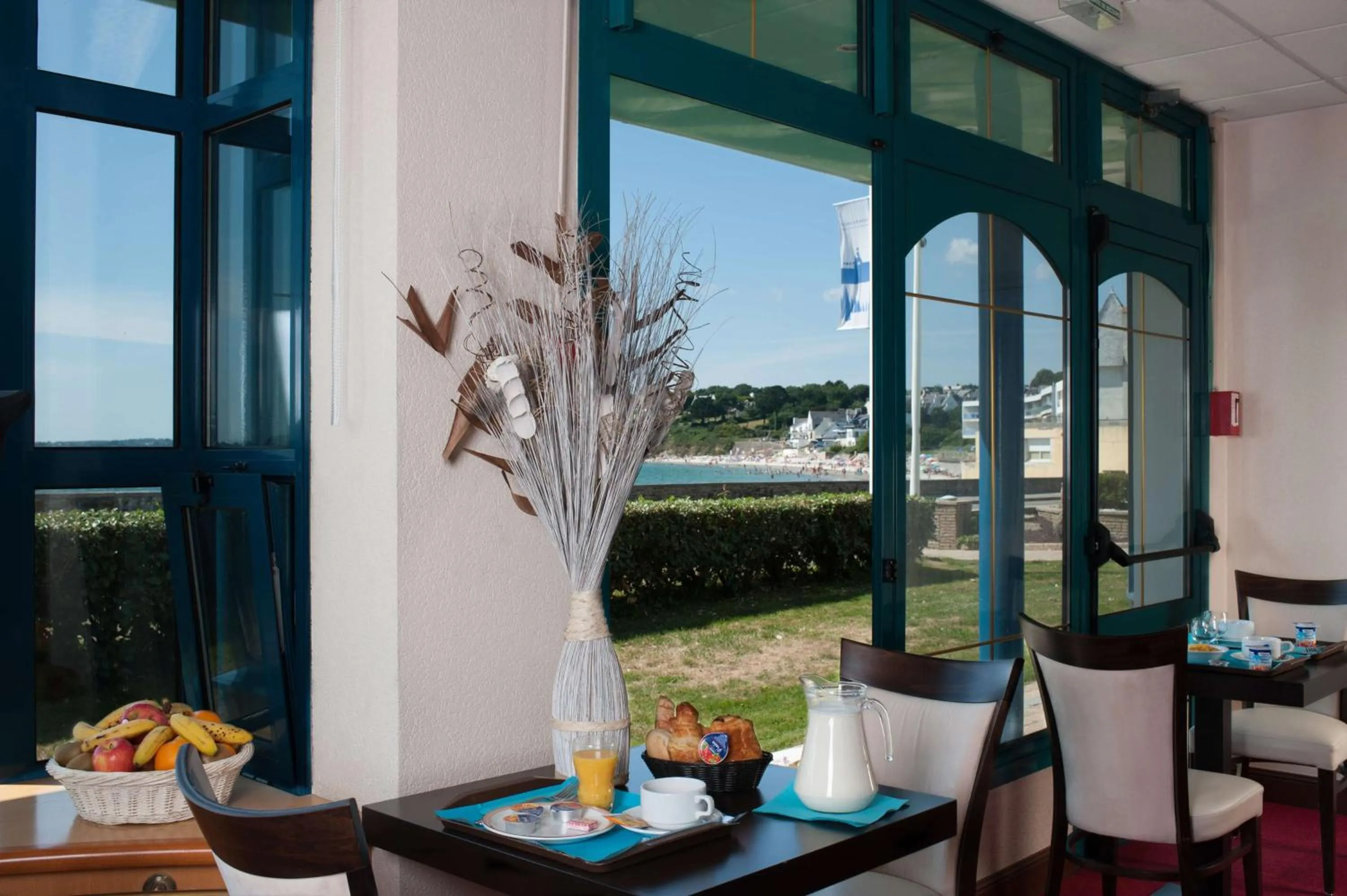 Breakfast in Brit Hôtel De L'océan