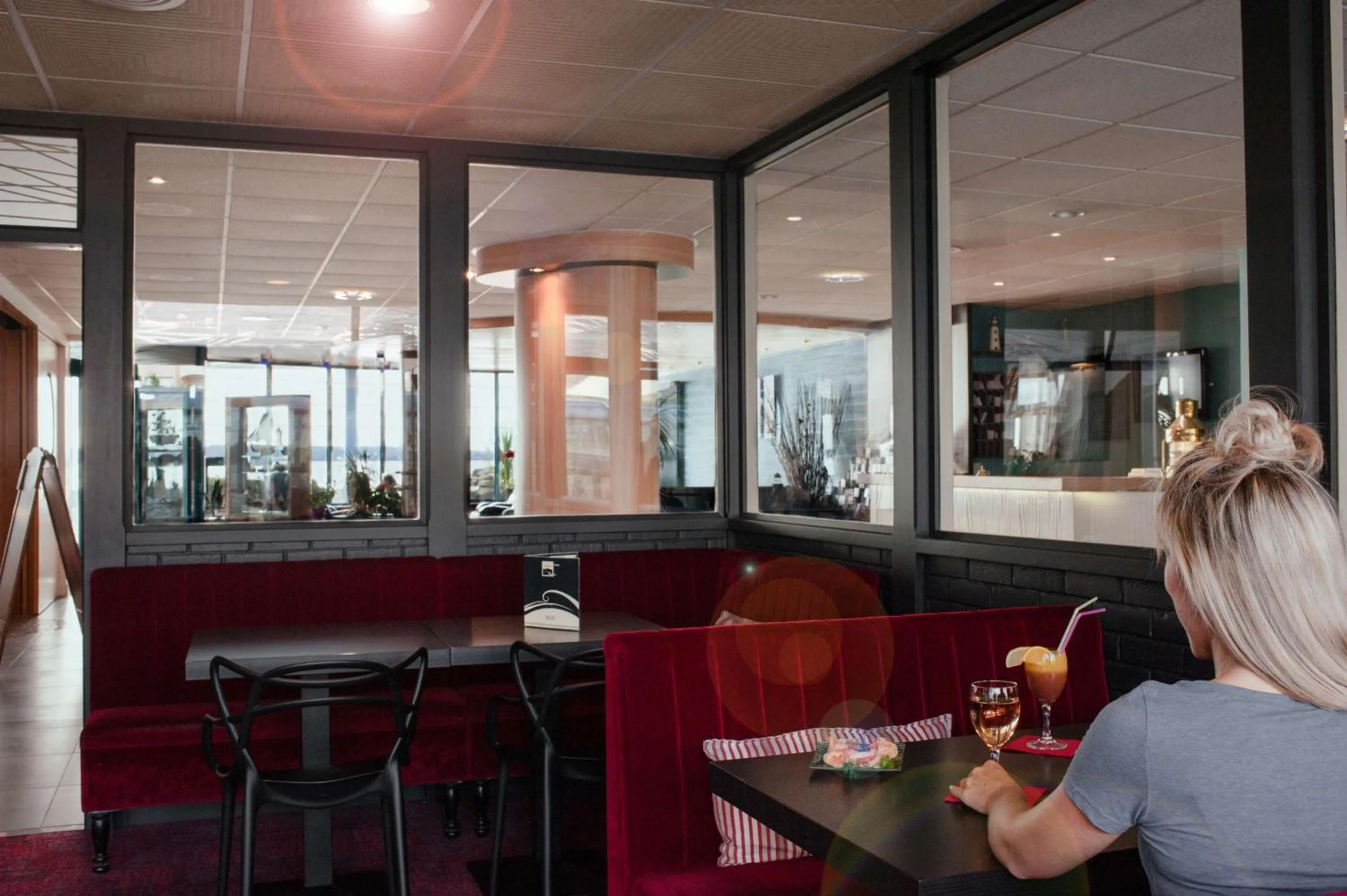 Lounge or bar in Brit Hôtel De L'océan