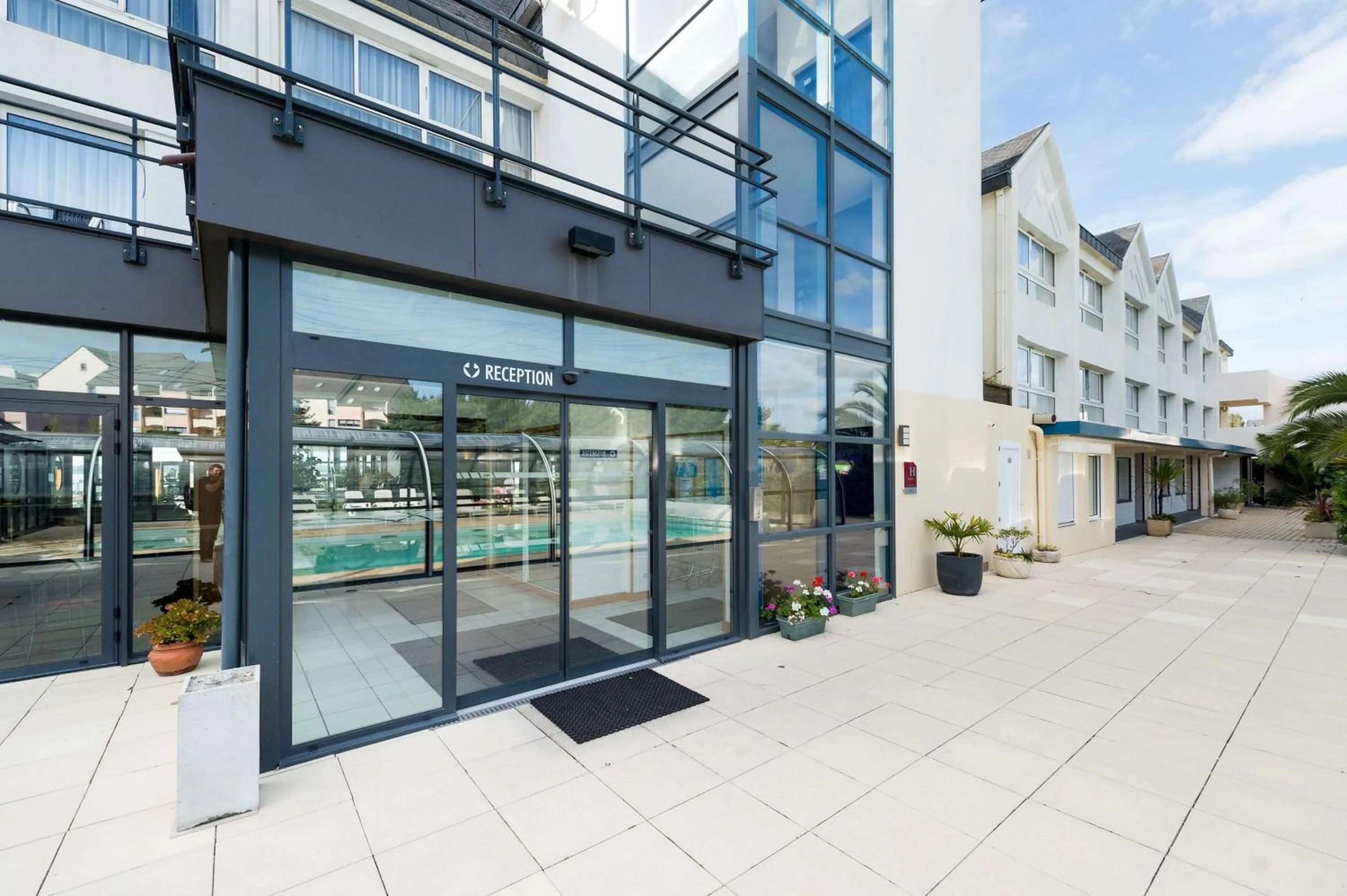 Property building in Brit Hôtel De L'océan