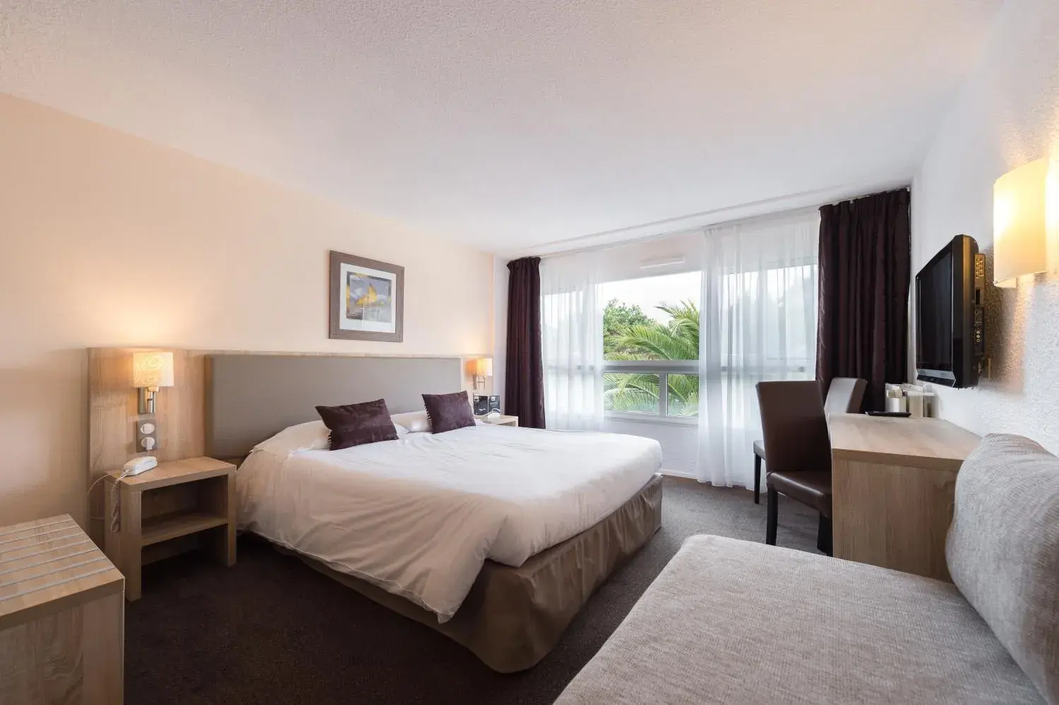 Triple Room with City View in Brit Hôtel De L'océan Triple Room with City View in Brit Hôtel De L'océan