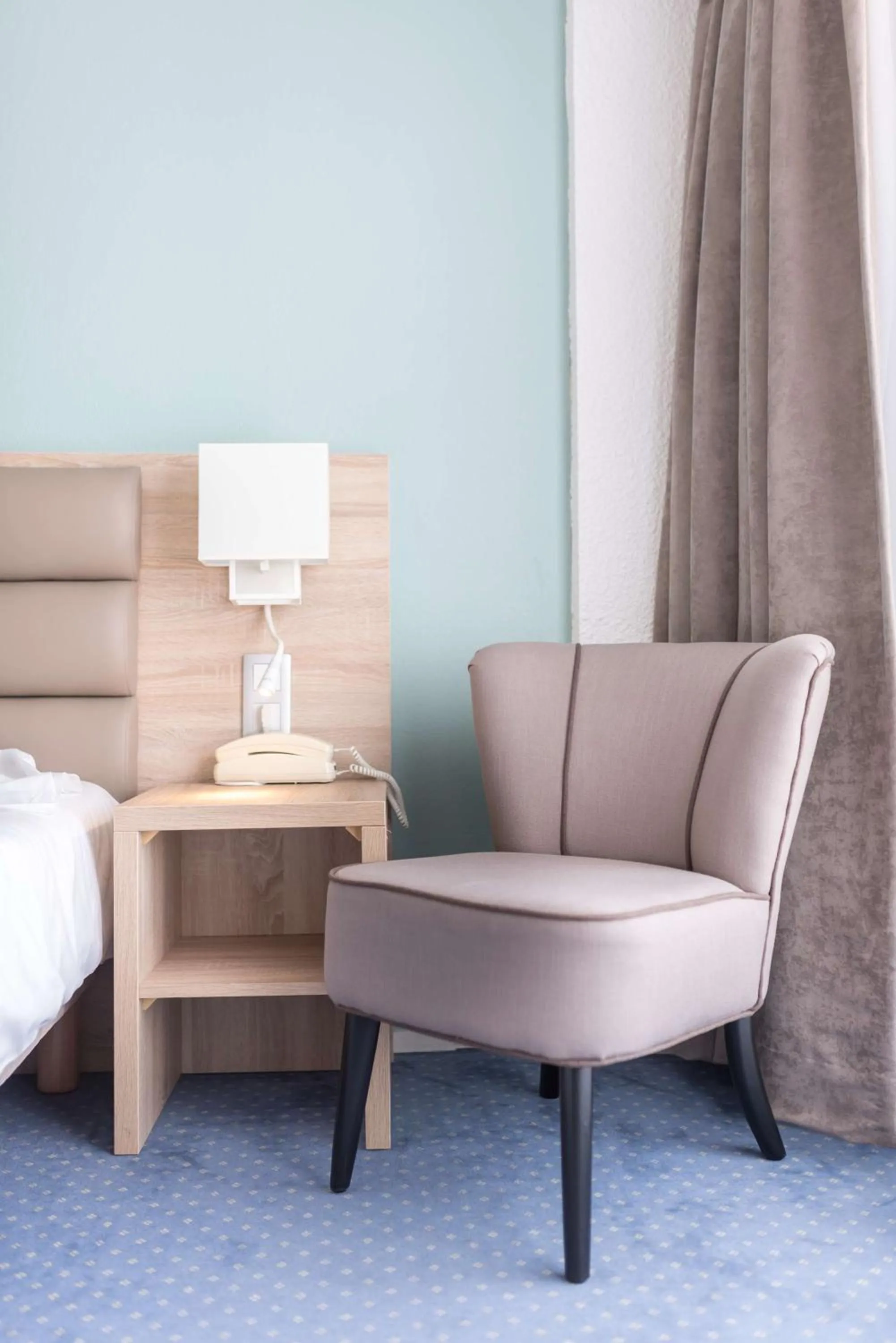 Bedroom, Bed in Brit Hôtel De L'océan