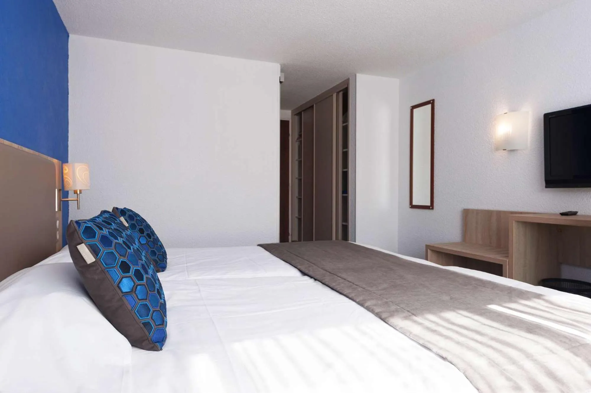 Bedroom, Bed in Brit Hôtel De L'océan