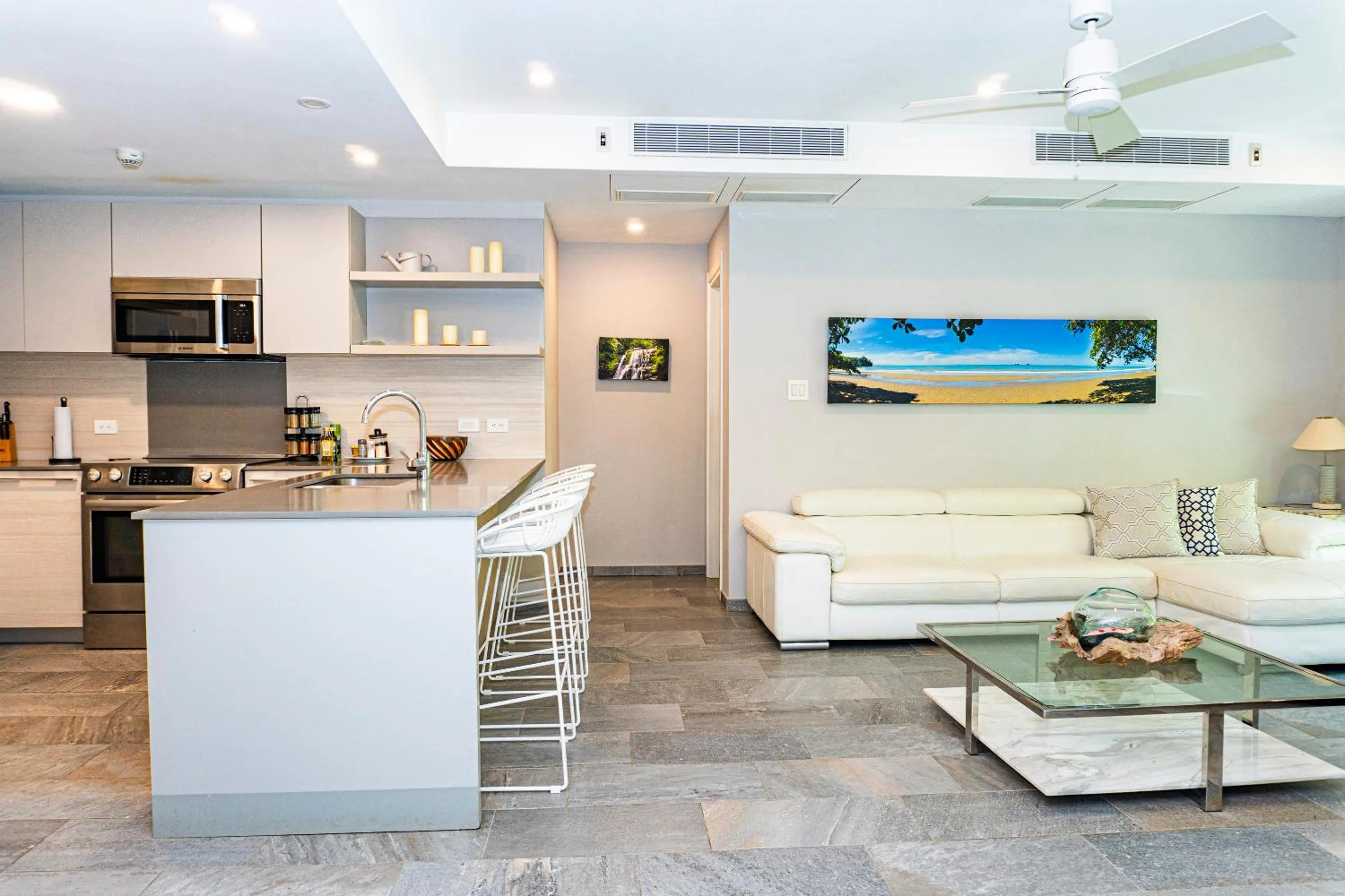 Kitchen or kitchenette in Elan at Ballena Beach