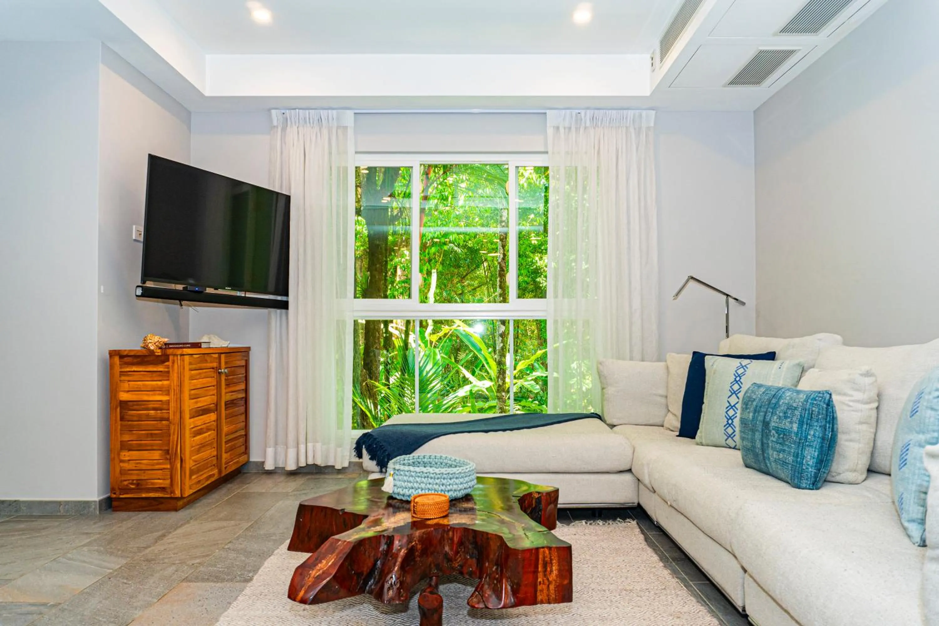 TV and multimedia in Elan at Ballena Beach