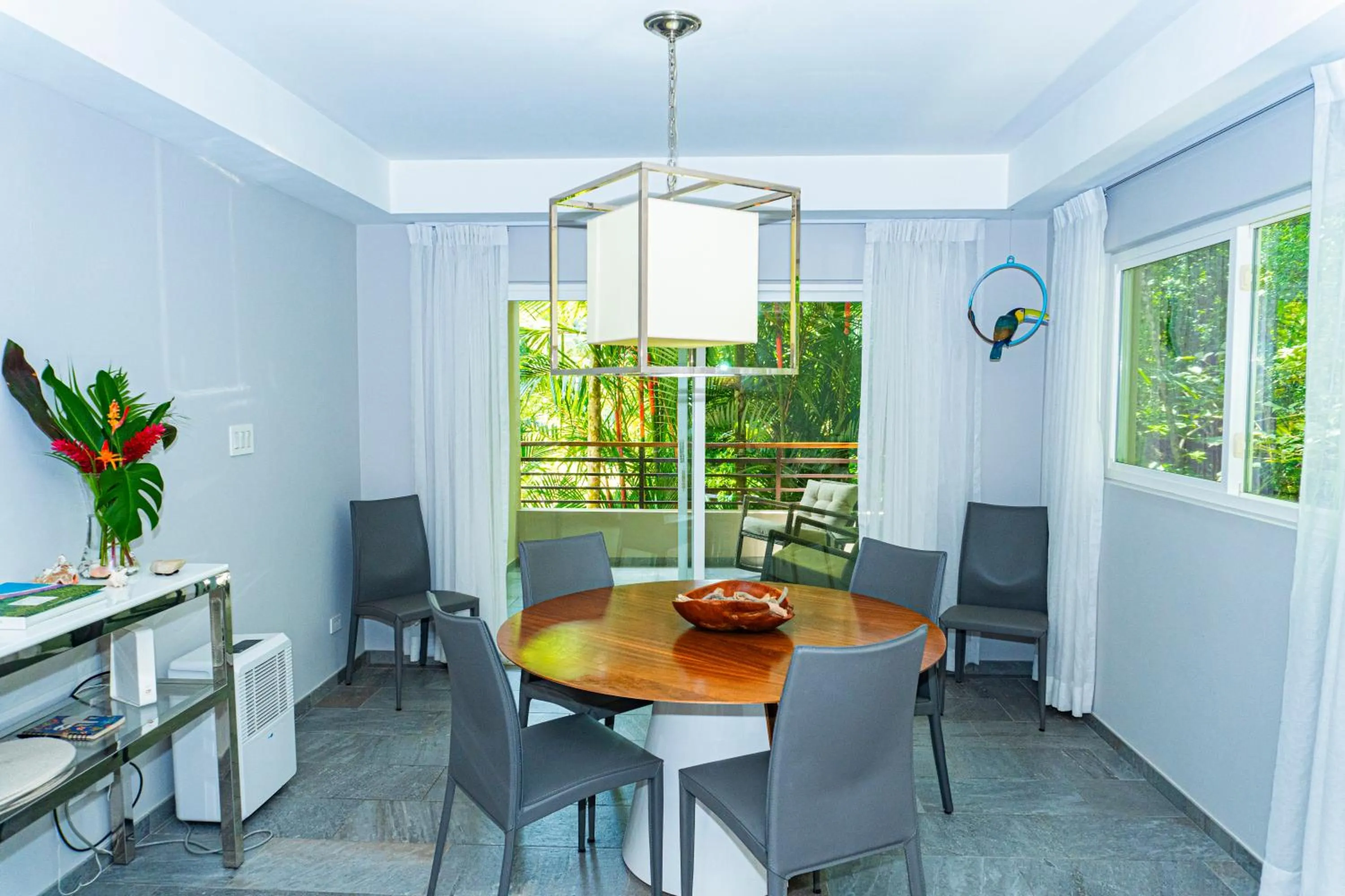 Dining area in Elan at Ballena Beach