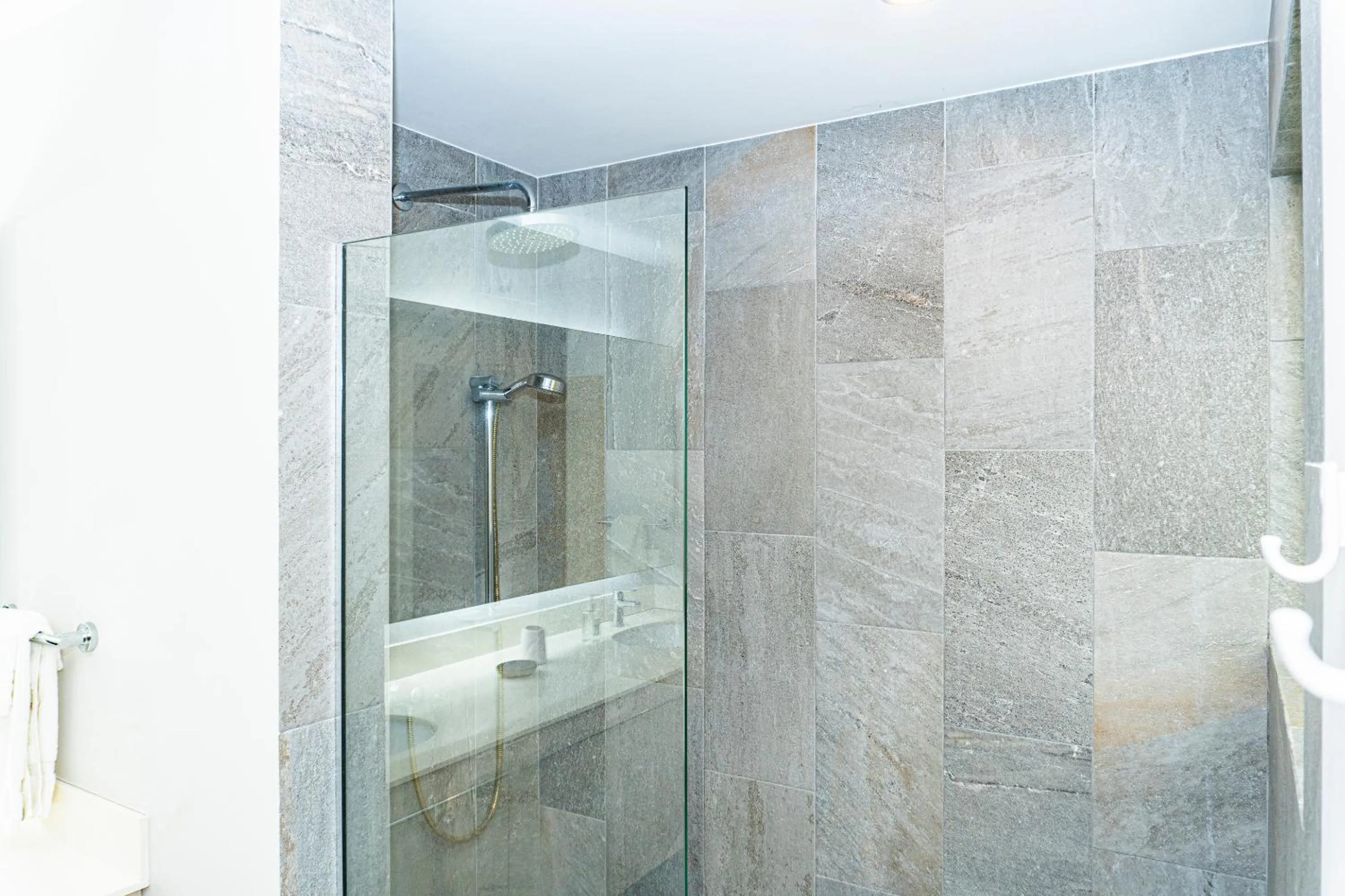 Shower in Elan at Ballena Beach