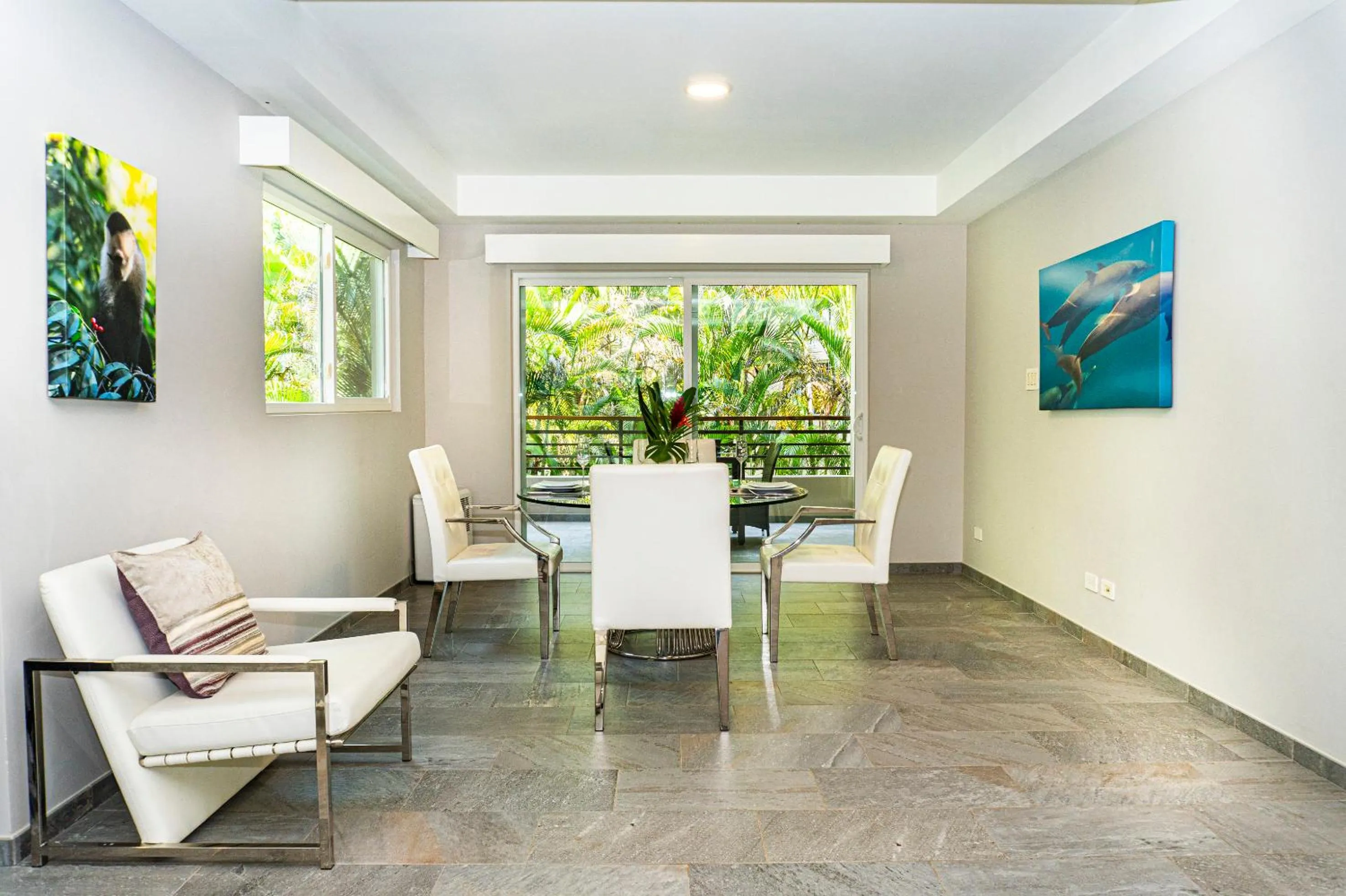 Dining area in Elan at Ballena Beach