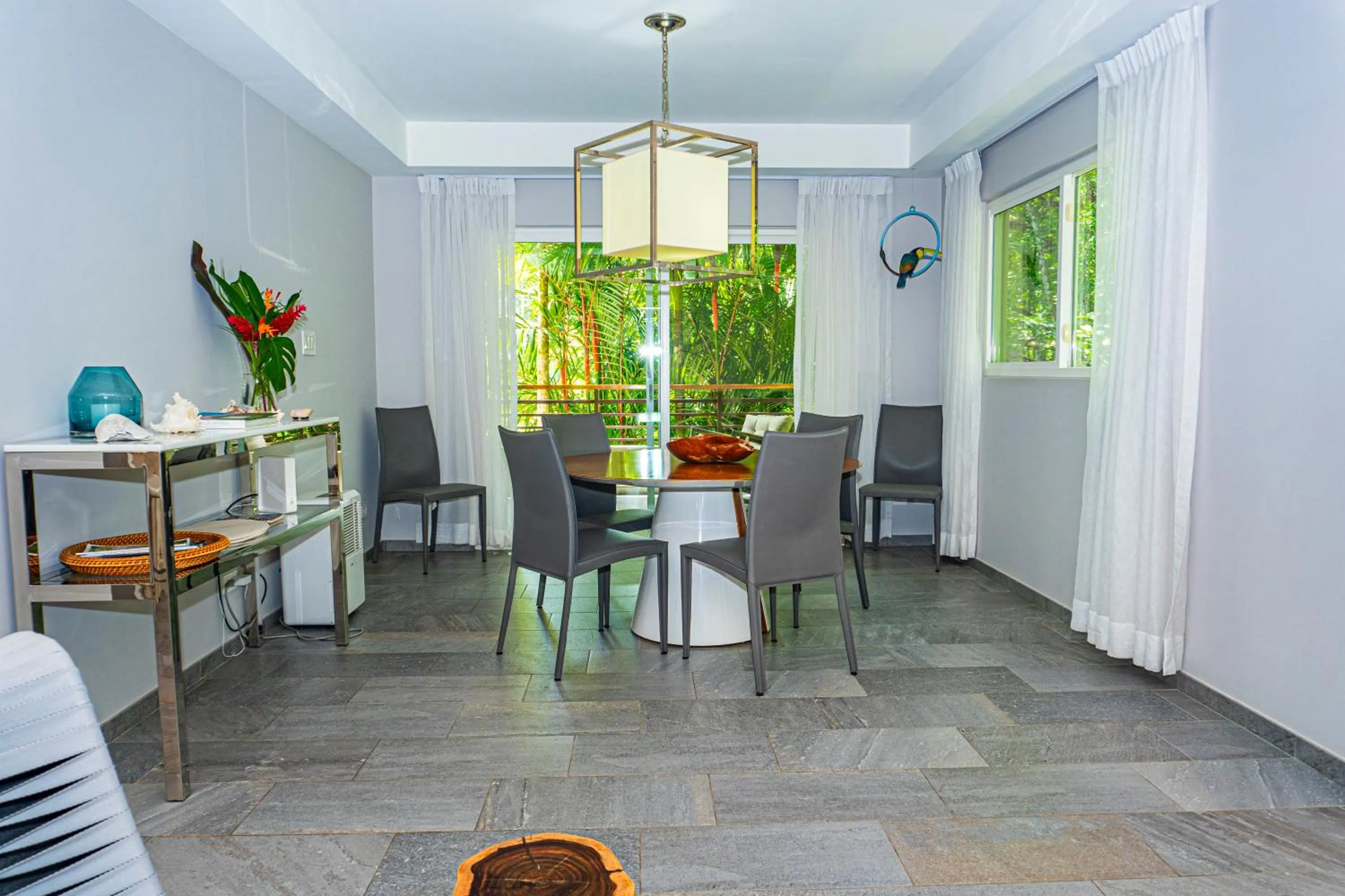 Dining area in Elan at Ballena Beach