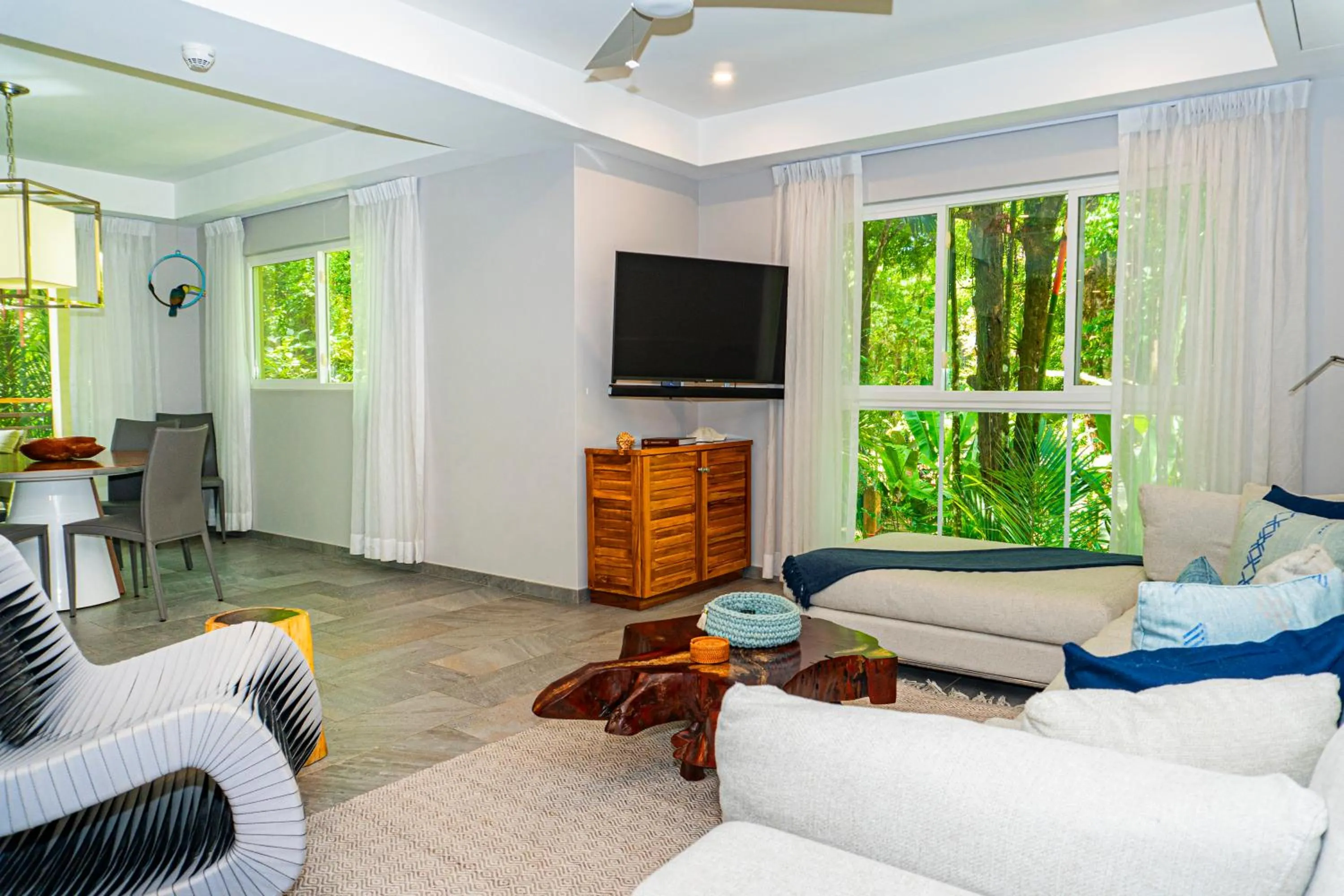 TV and multimedia in Elan at Ballena Beach