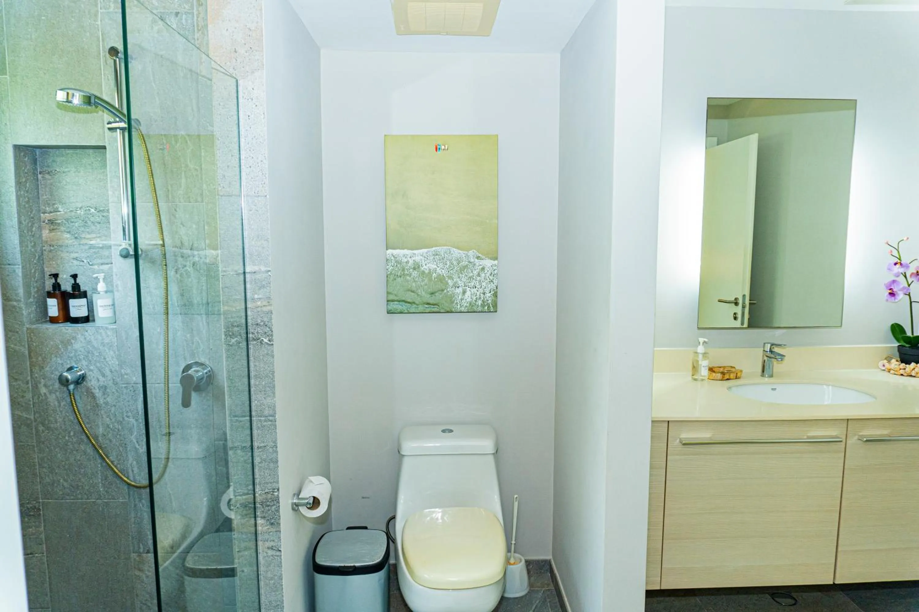 Shower in Elan at Ballena Beach