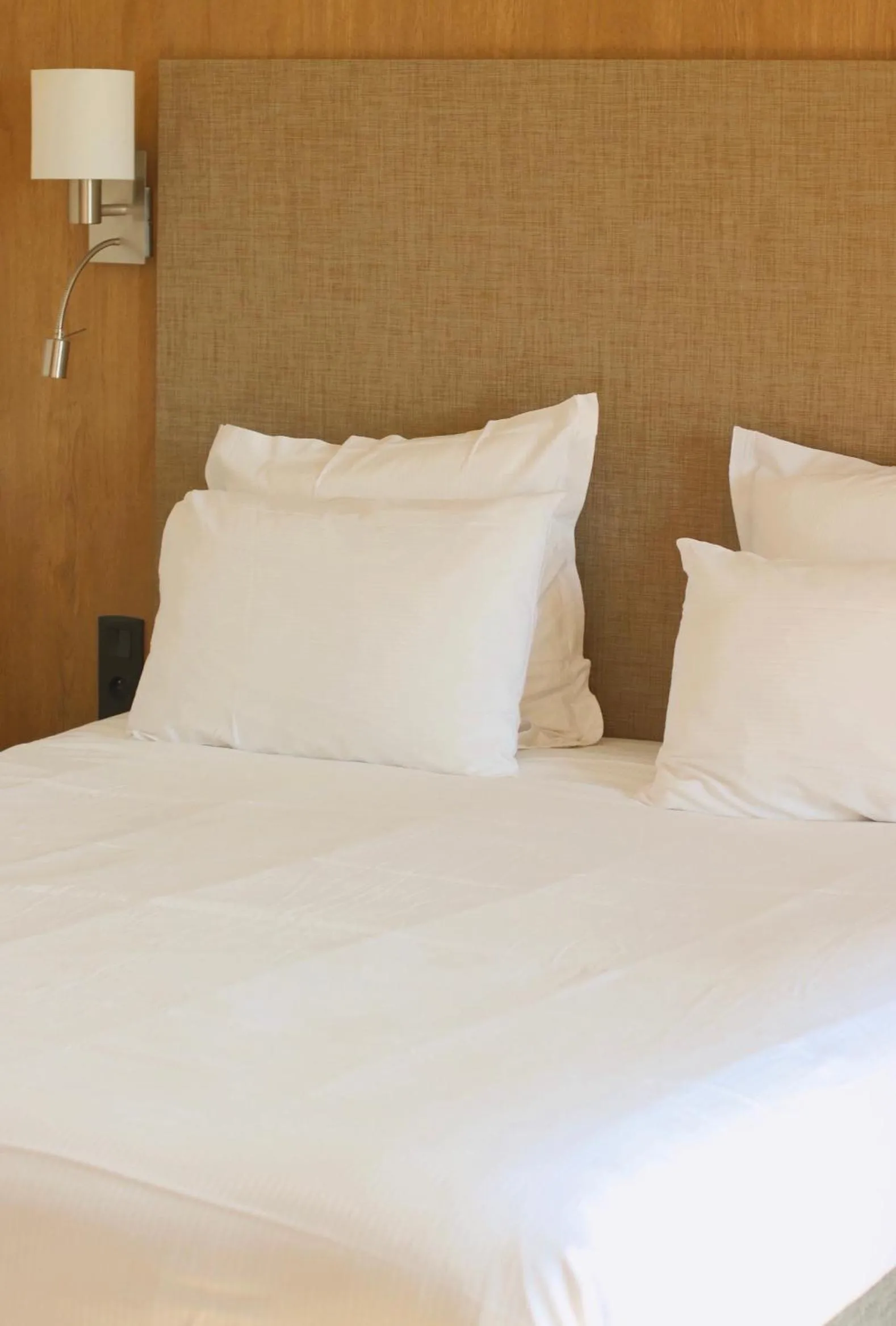 Bed in Logis Hôtel Saint Guirec Et De La Plage