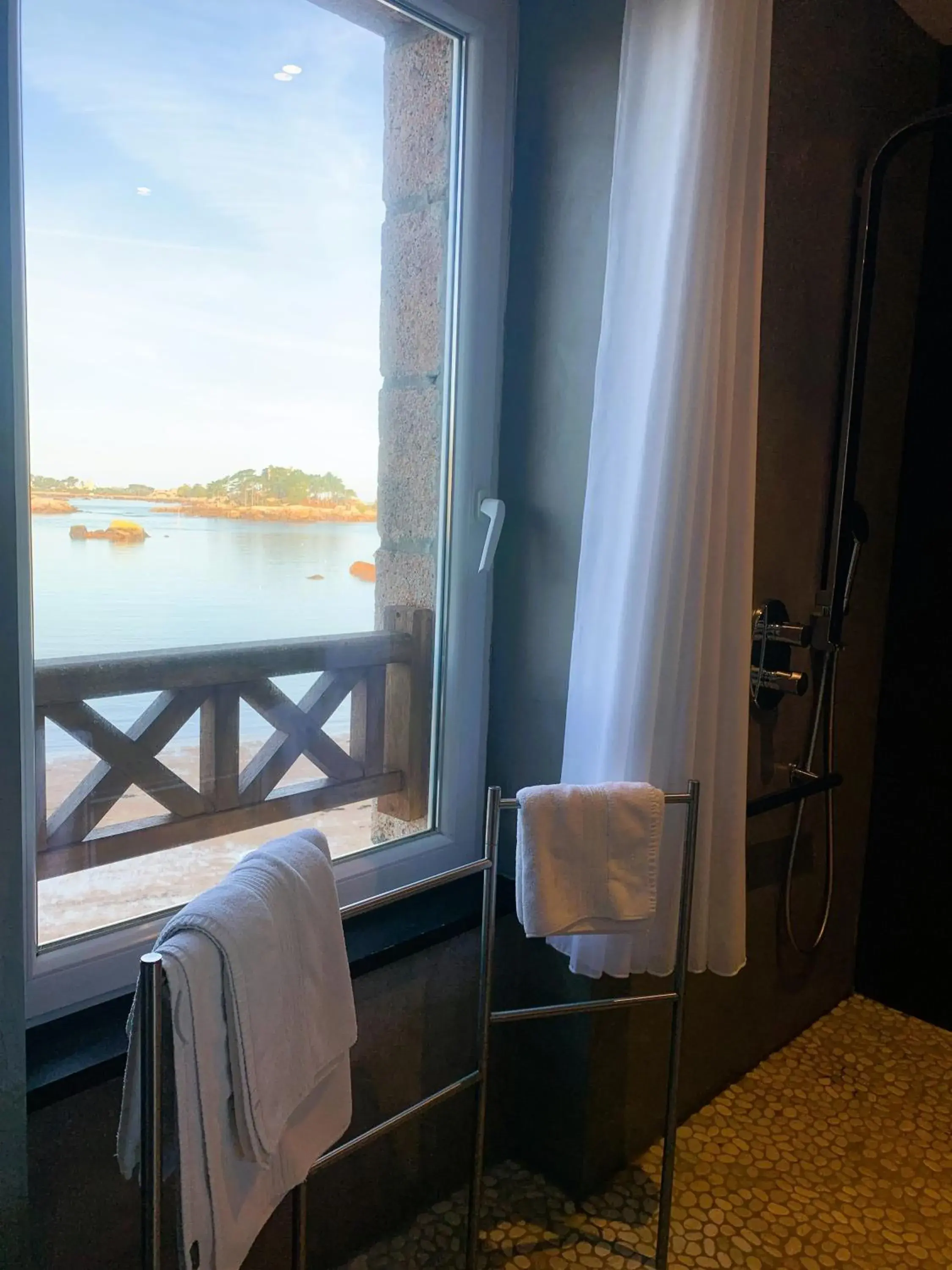 Duplex Quadruple Room in Logis Hôtel Saint Guirec Et De La Plage Duplex Quadruple Room in Logis Hôtel Saint Guirec Et De La Plage