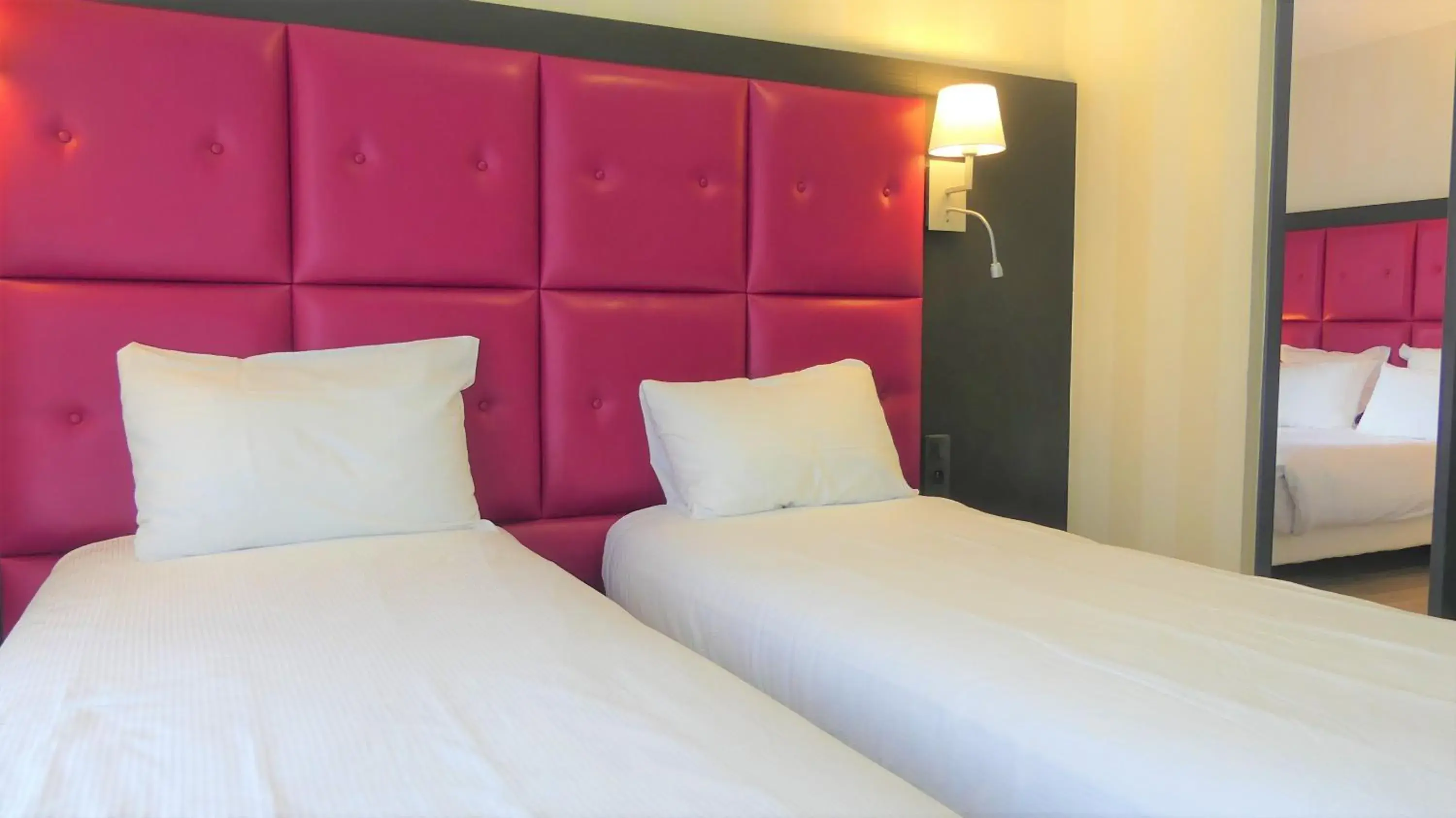 Bed in Logis Hôtel Saint Guirec Et De La Plage Bed in Logis Hôtel Saint Guirec Et De La Plage