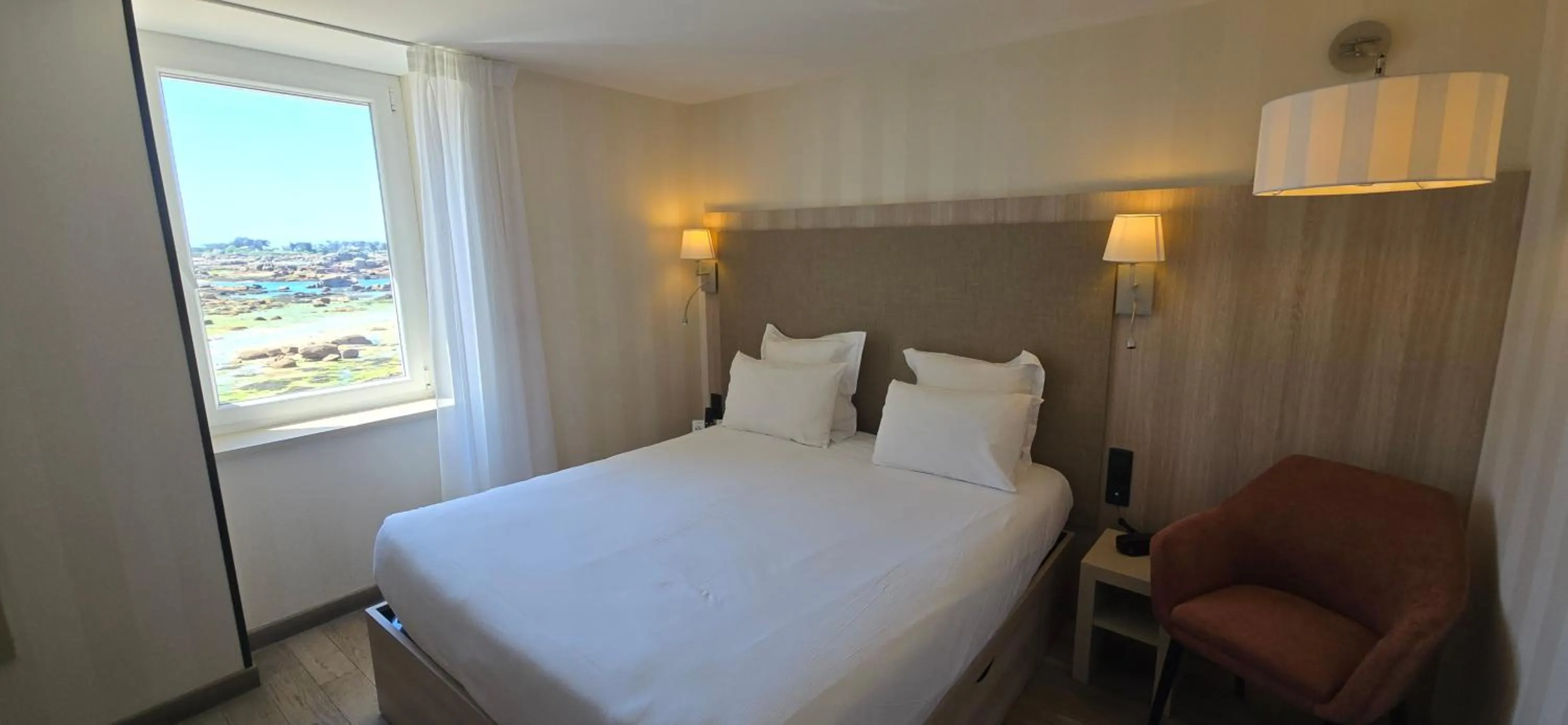Photo of the whole room, Bed in Logis Hôtel Saint Guirec Et De La Plage