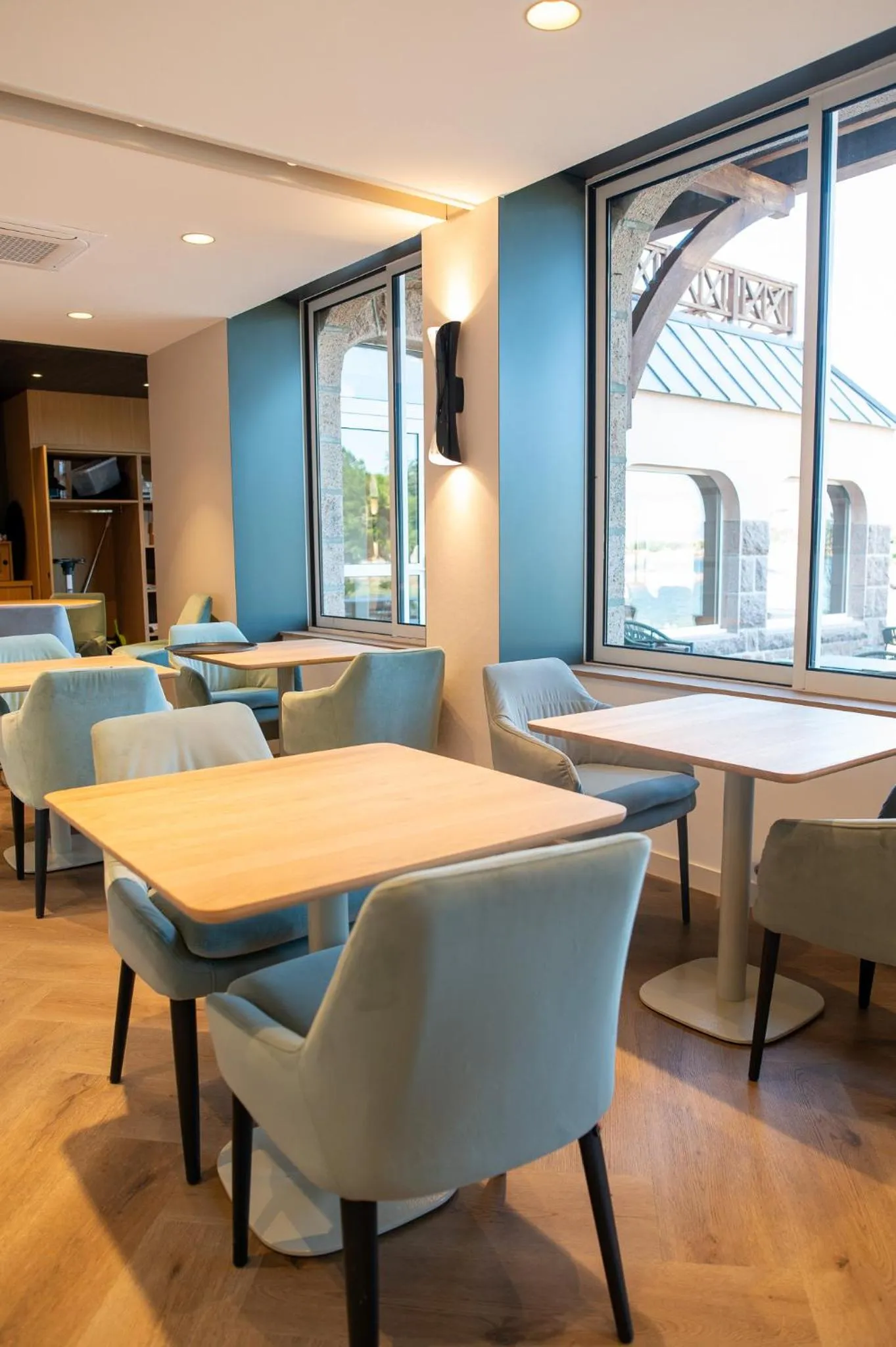 Restaurant/places to eat in Logis Hôtel Saint Guirec Et De La Plage