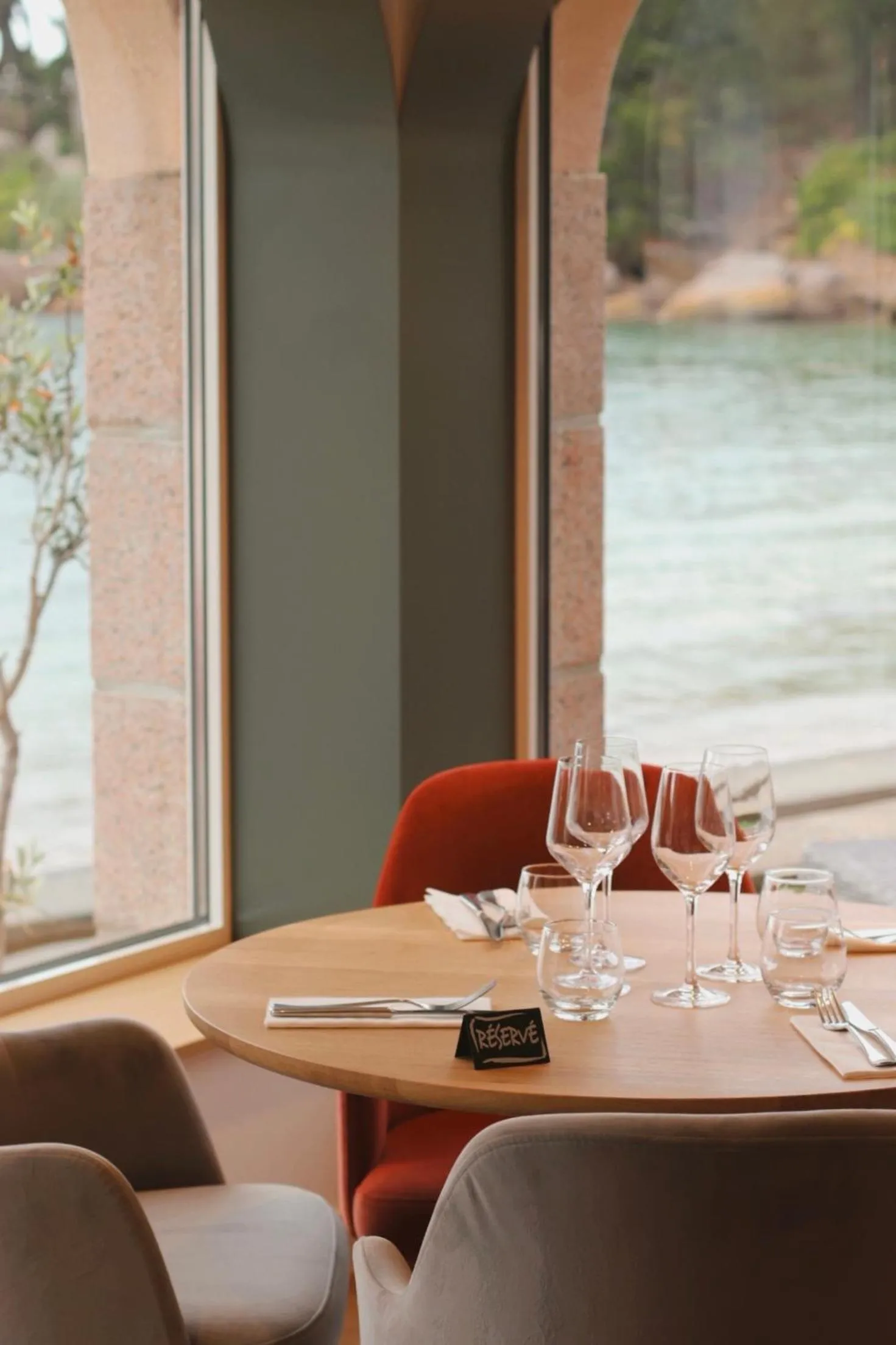 Restaurant/places to eat in Logis Hôtel Saint Guirec Et De La Plage