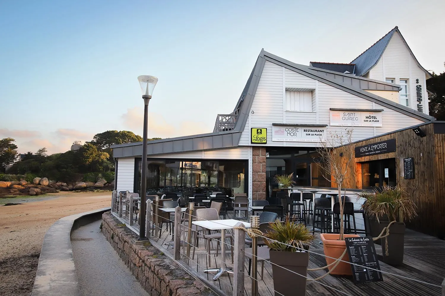 Restaurant/places to eat in Logis Hôtel Saint Guirec Et De La Plage