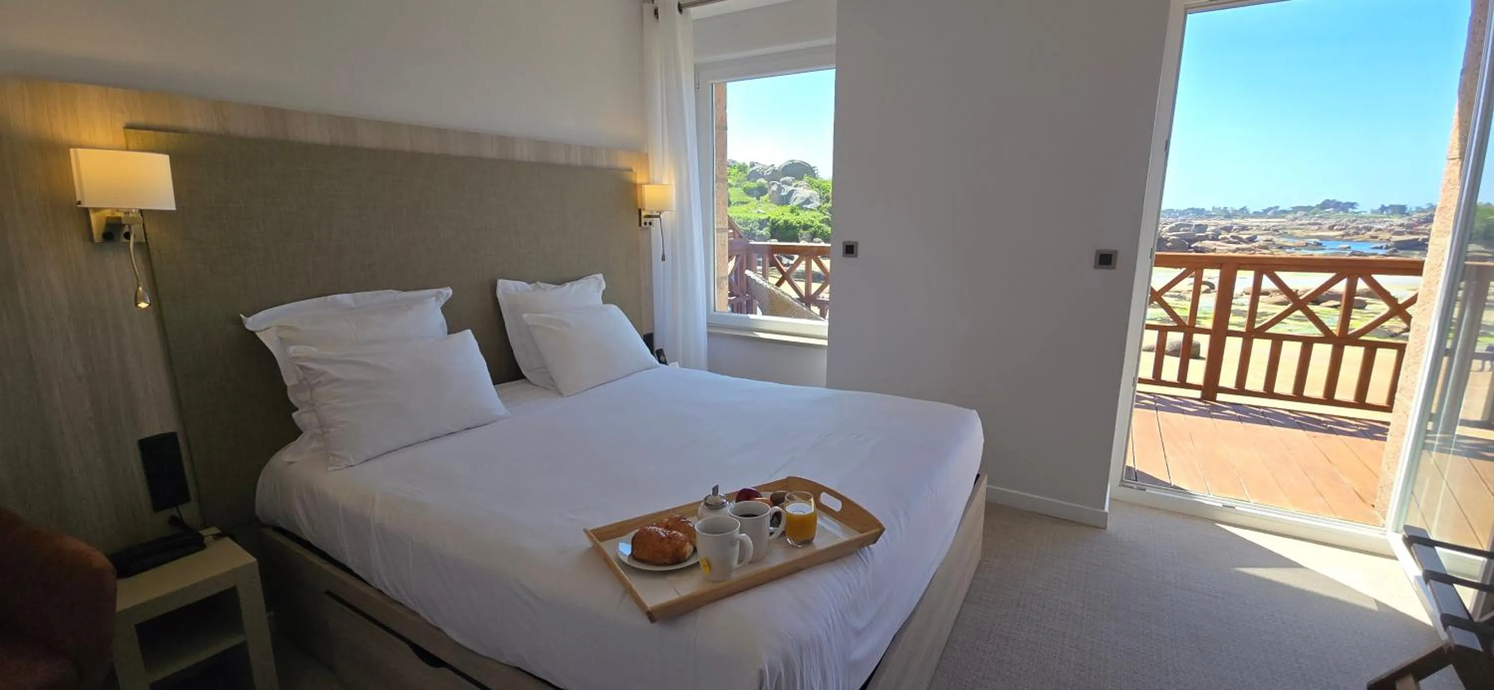 Photo of the whole room, Bed in Logis Hôtel Saint Guirec Et De La Plage