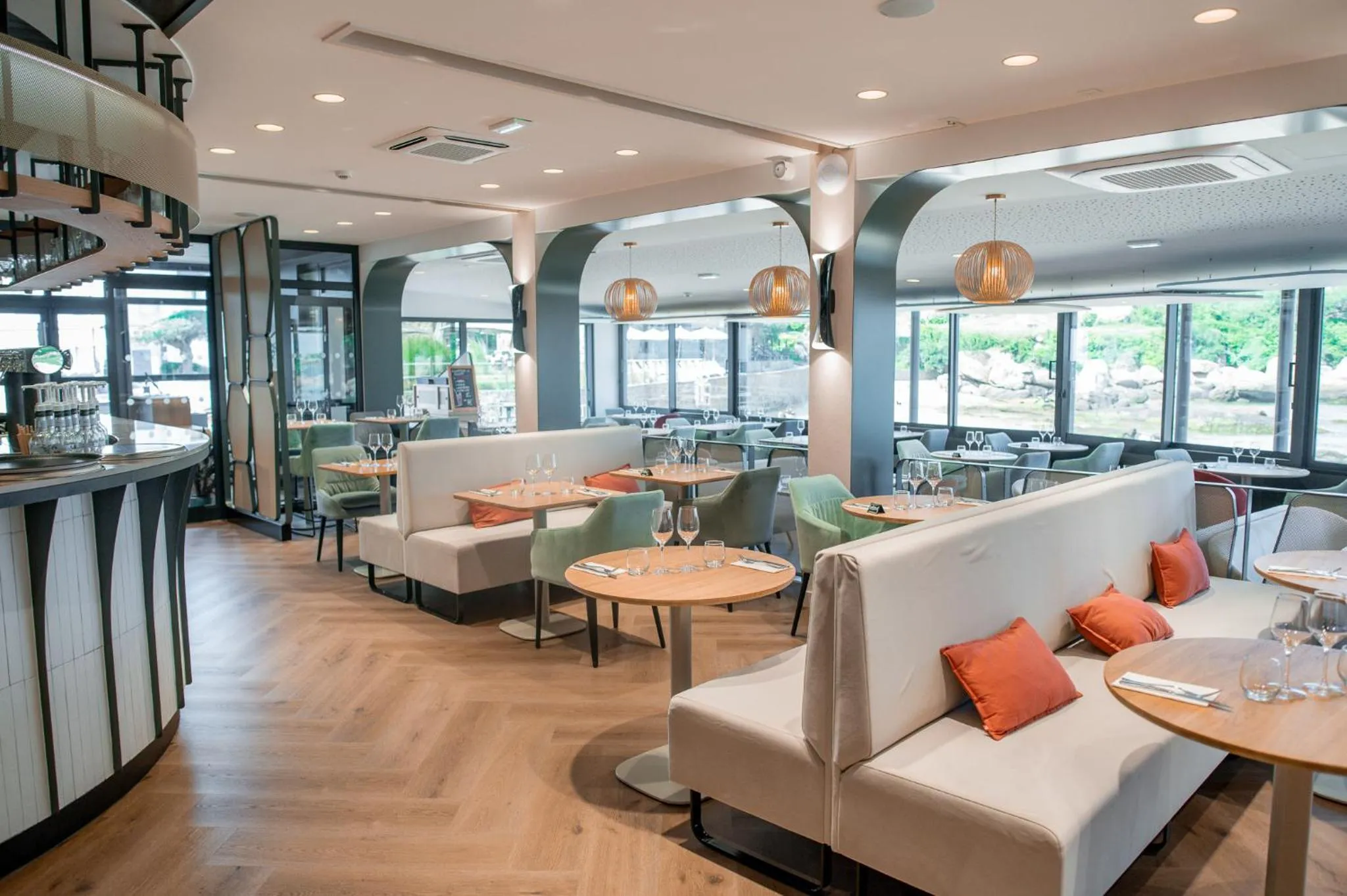 Restaurant/places to eat in Logis Hôtel Saint Guirec Et De La Plage