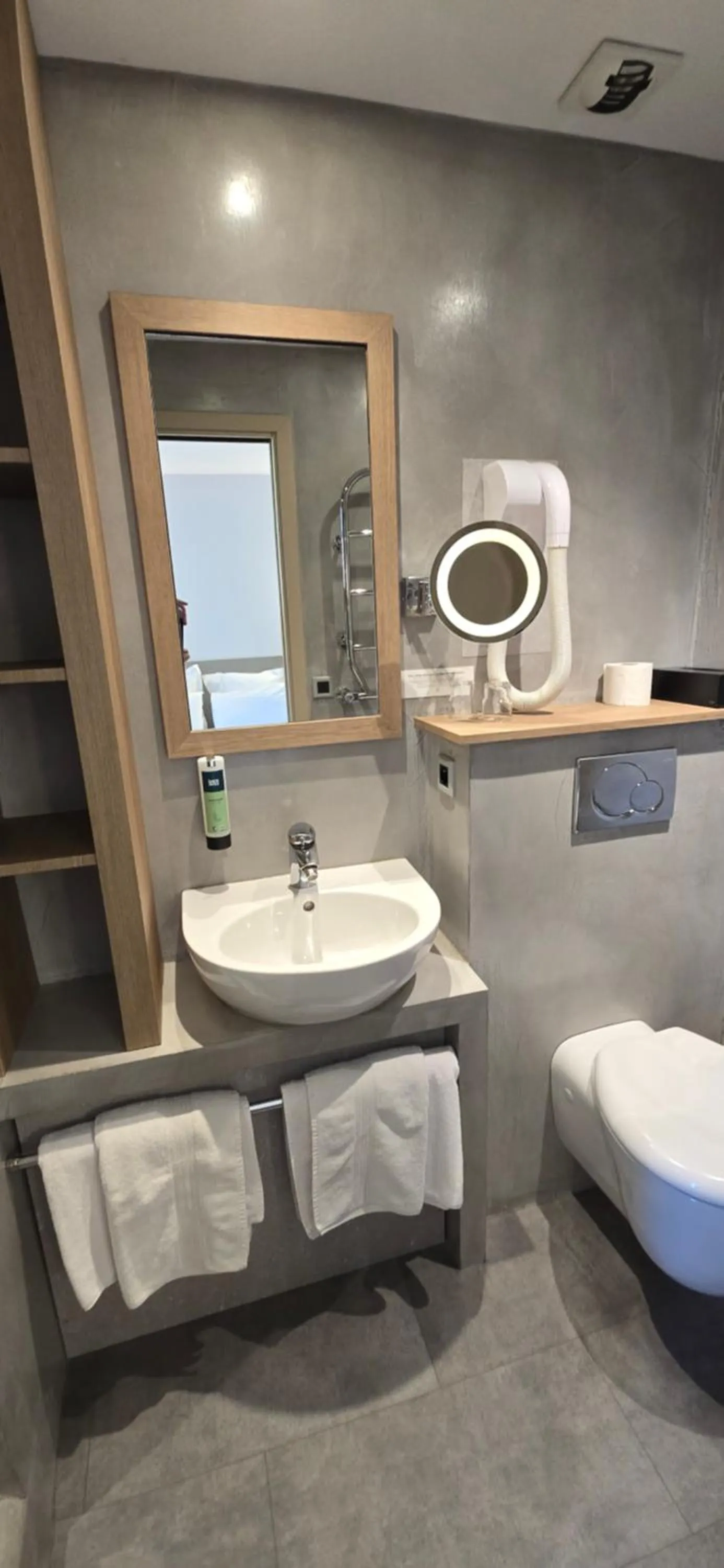 Bathroom in Logis Hôtel Saint Guirec Et De La Plage