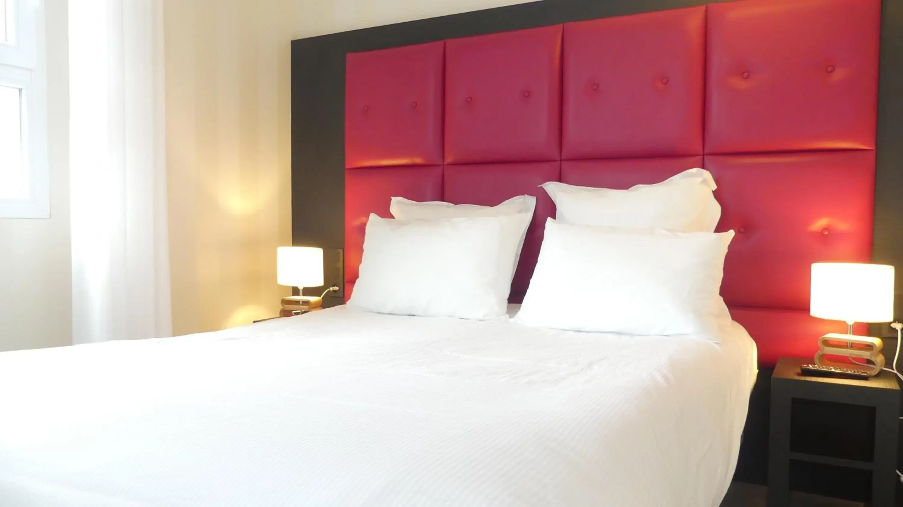 Bed in Logis Hôtel Saint Guirec Et De La Plage Bed in Logis Hôtel Saint Guirec Et De La Plage