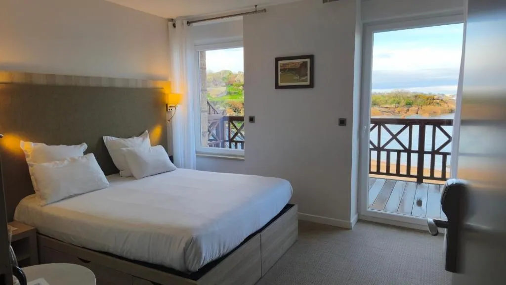 Photo of the whole room, Bed in Logis Hôtel Saint Guirec Et De La Plage