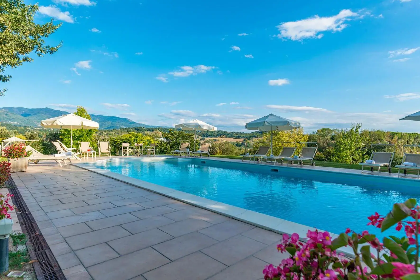 Pool view in Relais Villa Al Vento Pool view in Relais Villa Al Vento