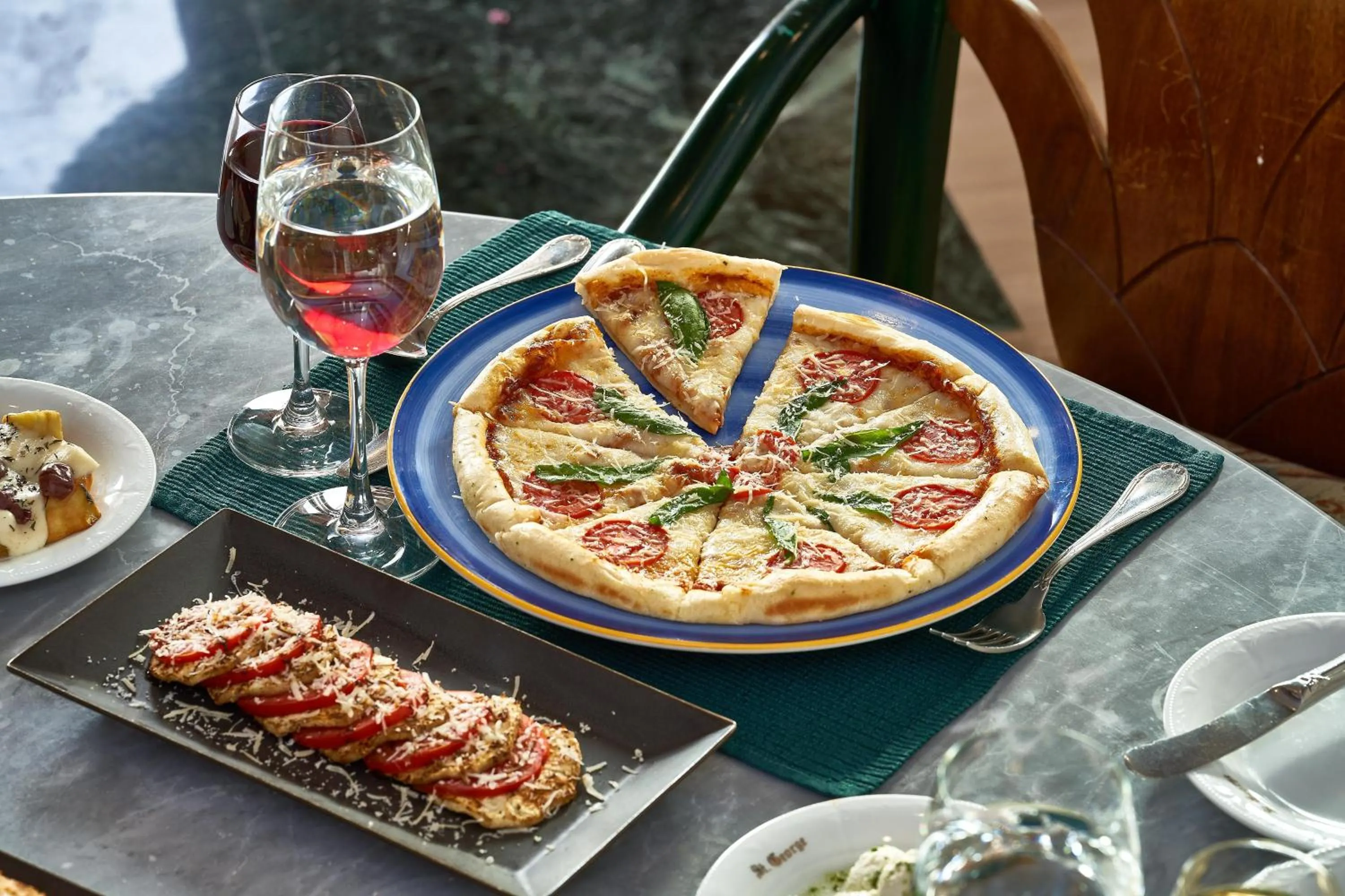 Restaurant/places to eat in Sonesta St. George Hotel - Convention Center