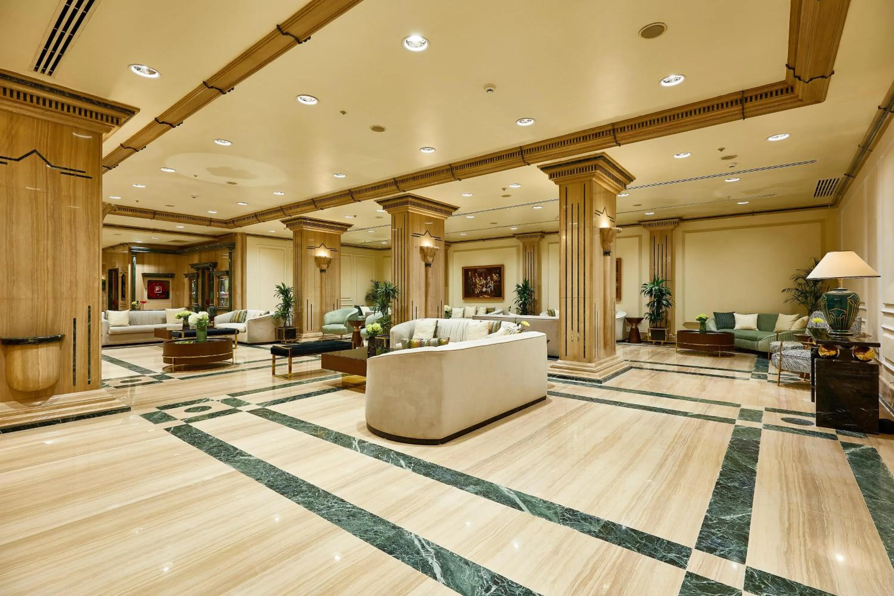 Lobby or reception in Sonesta St. George Hotel - Convention Center