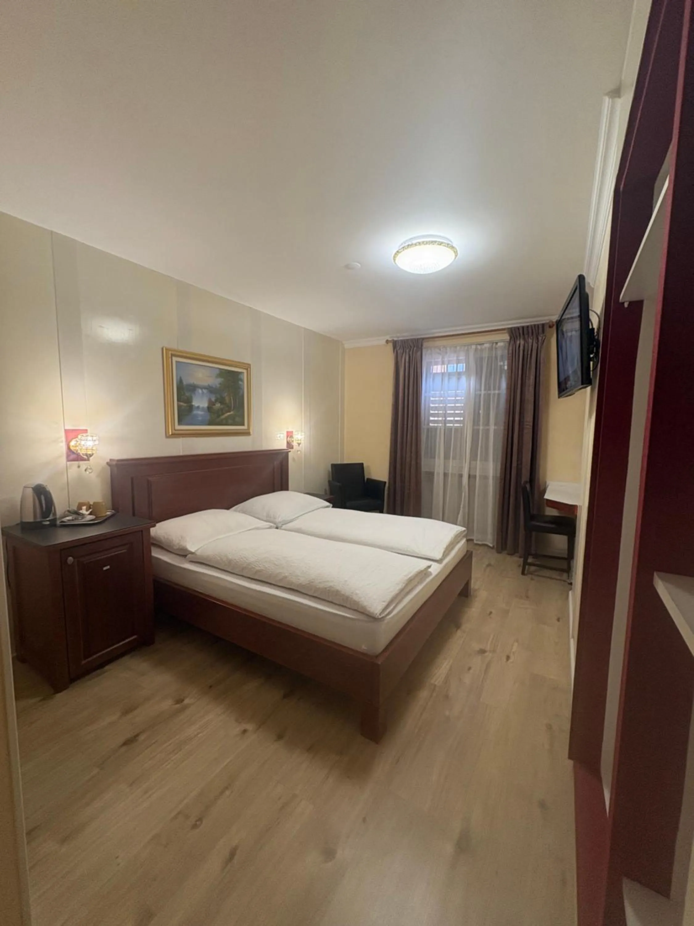 Property building, Bed in Esos Hotel Quelle