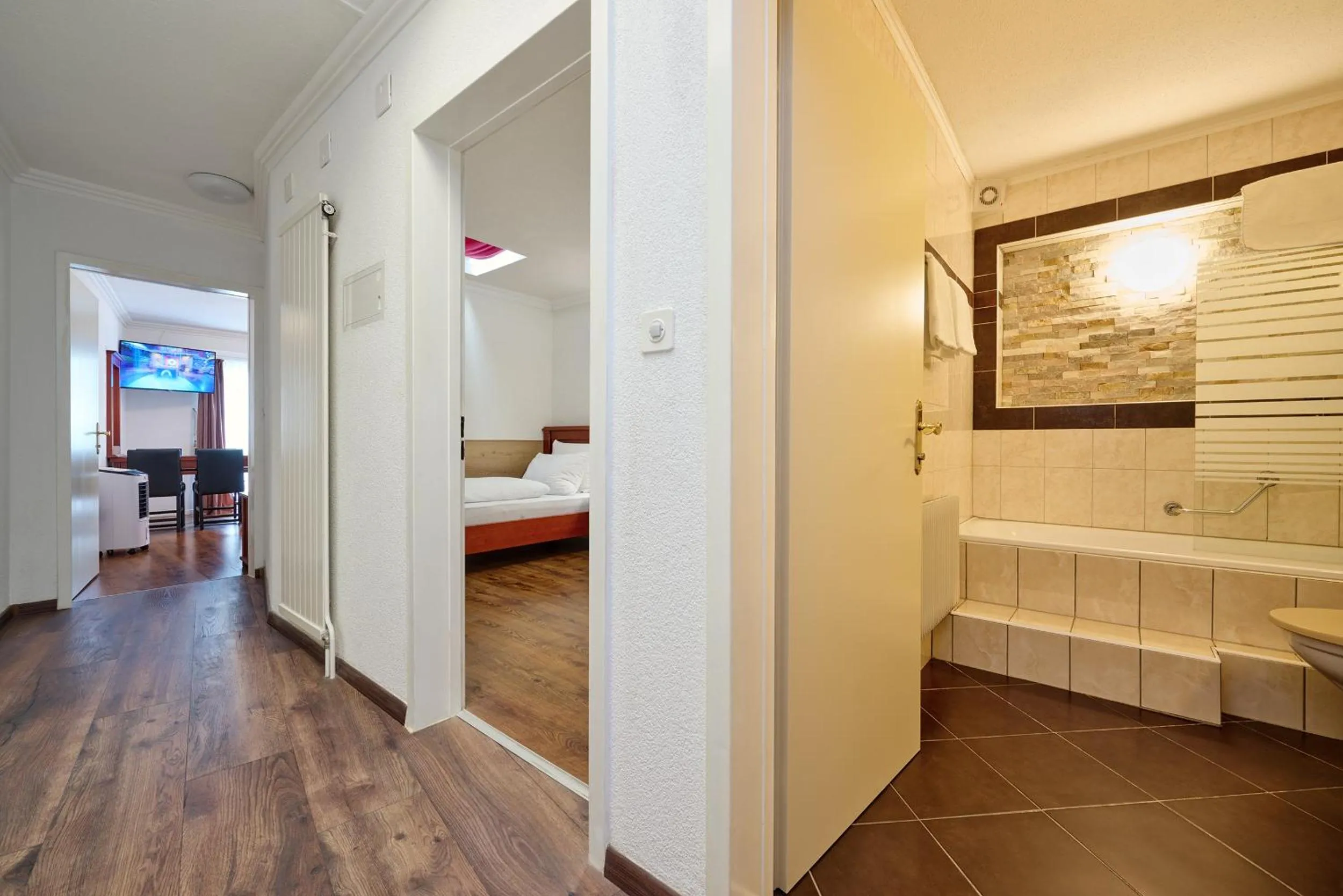 Photo of the whole room, Bed in Esos Hotel Quelle