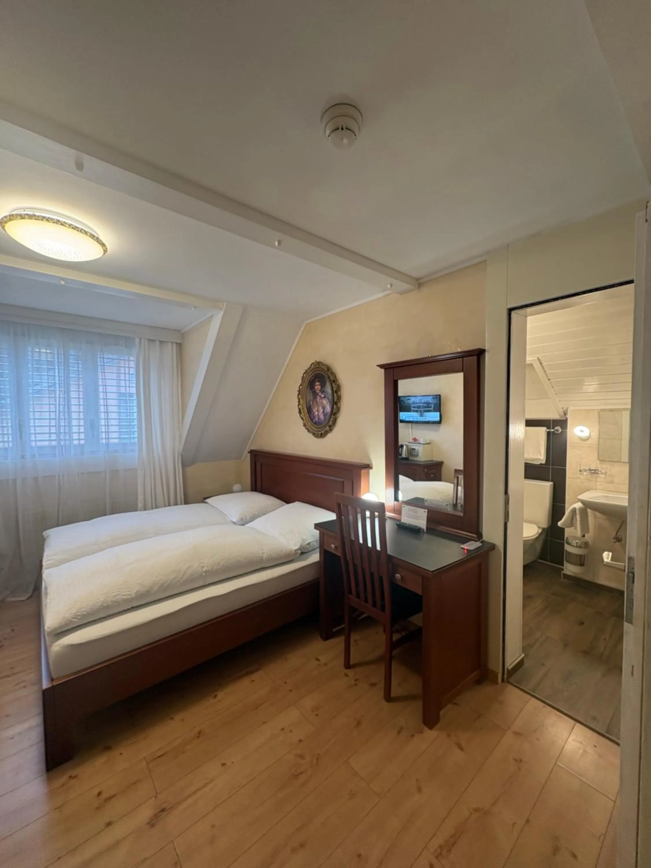 Property building, Bed in Esos Hotel Quelle