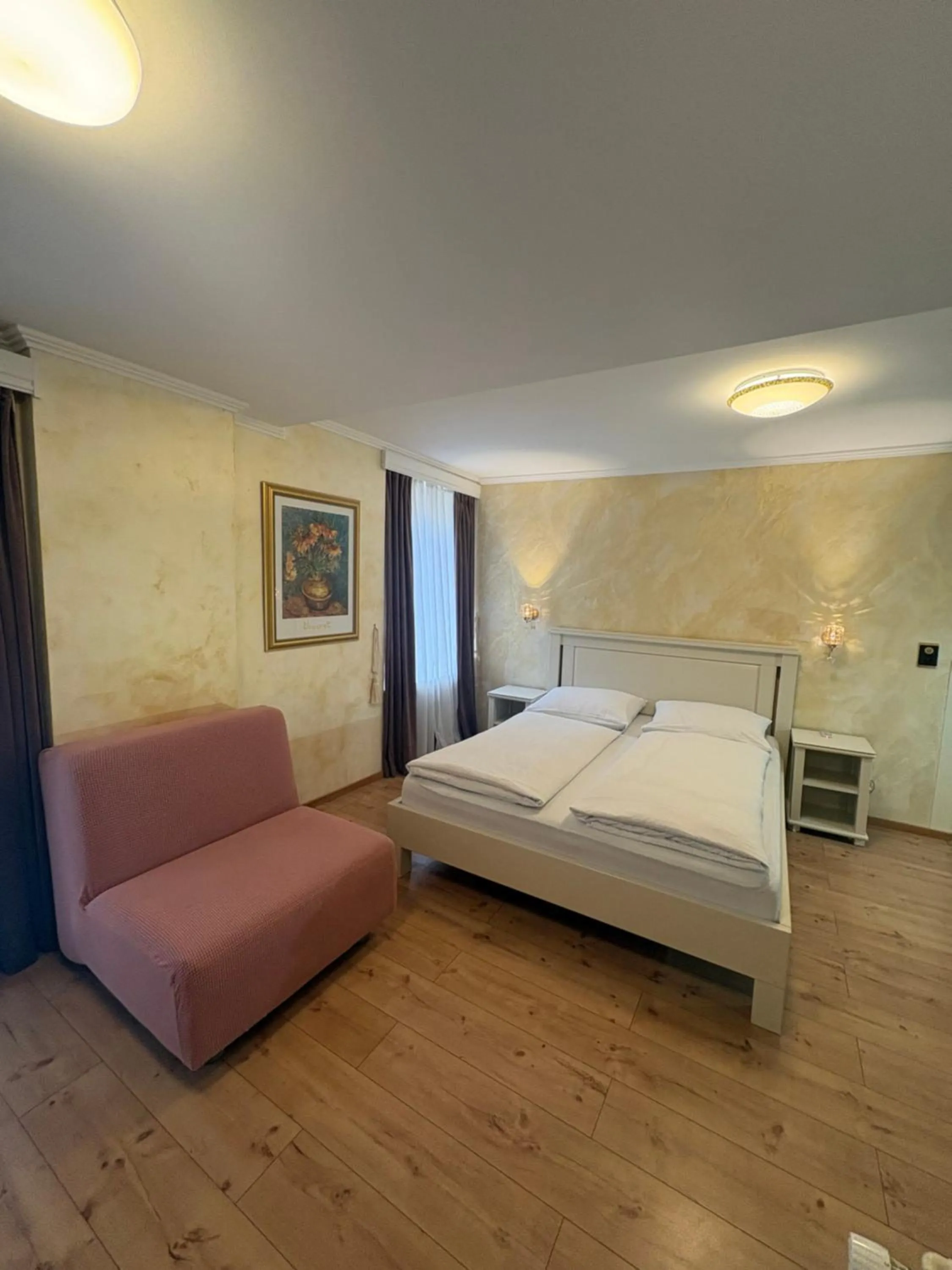 Photo of the whole room, Bed in Esos Hotel Quelle