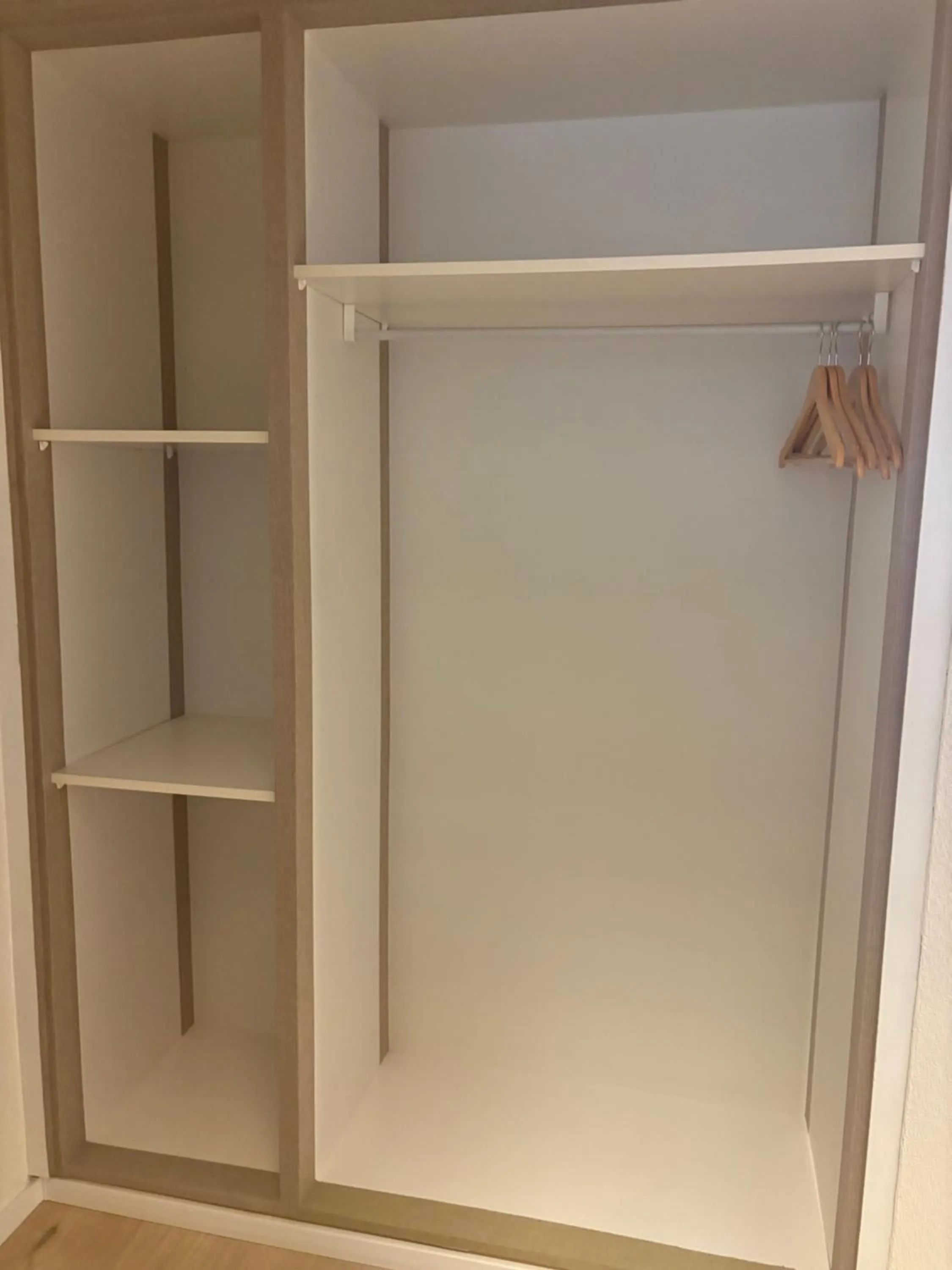 wardrobe in Esos Hotel Quelle