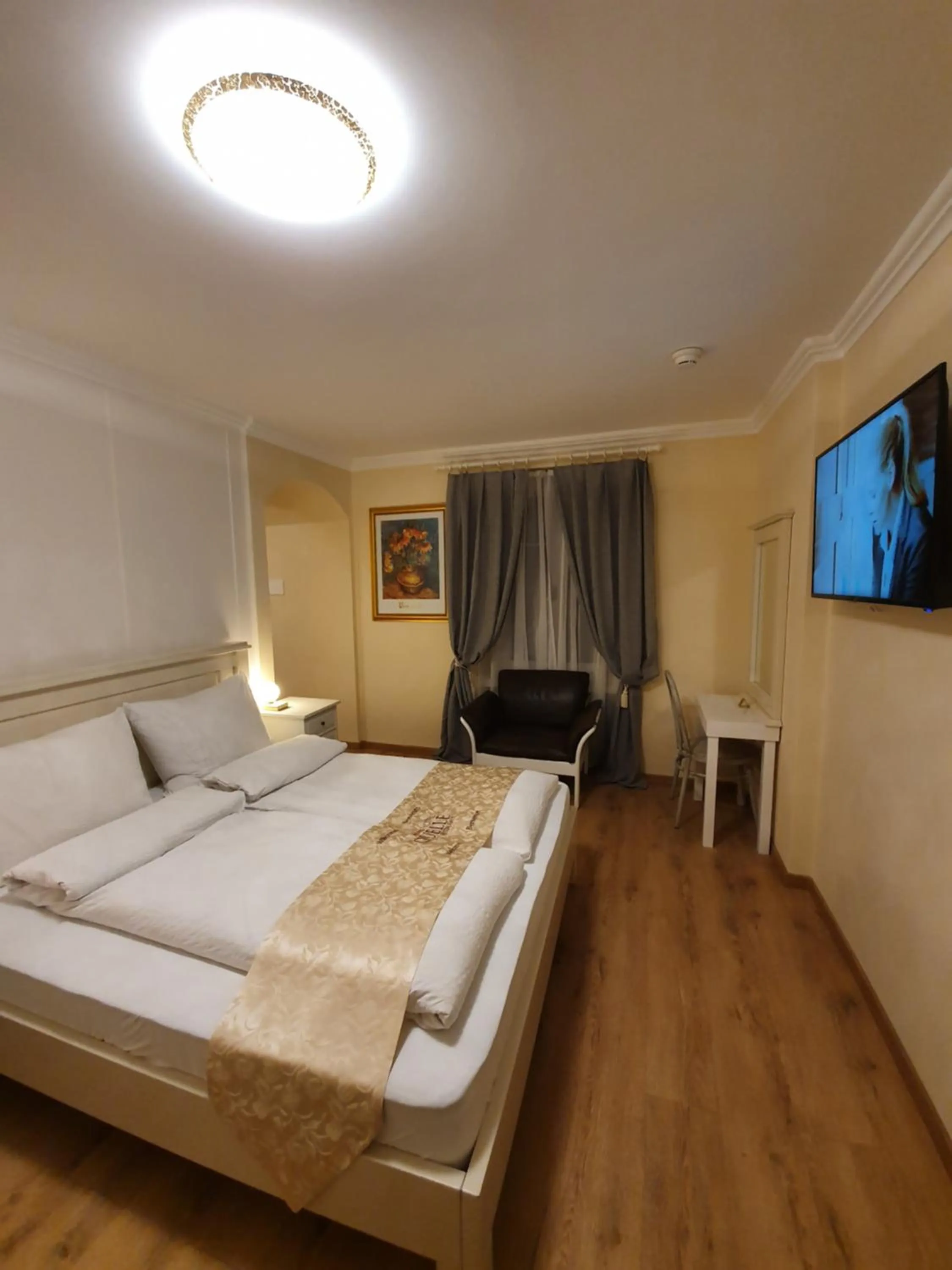 Photo of the whole room, Bed in Esos Hotel Quelle