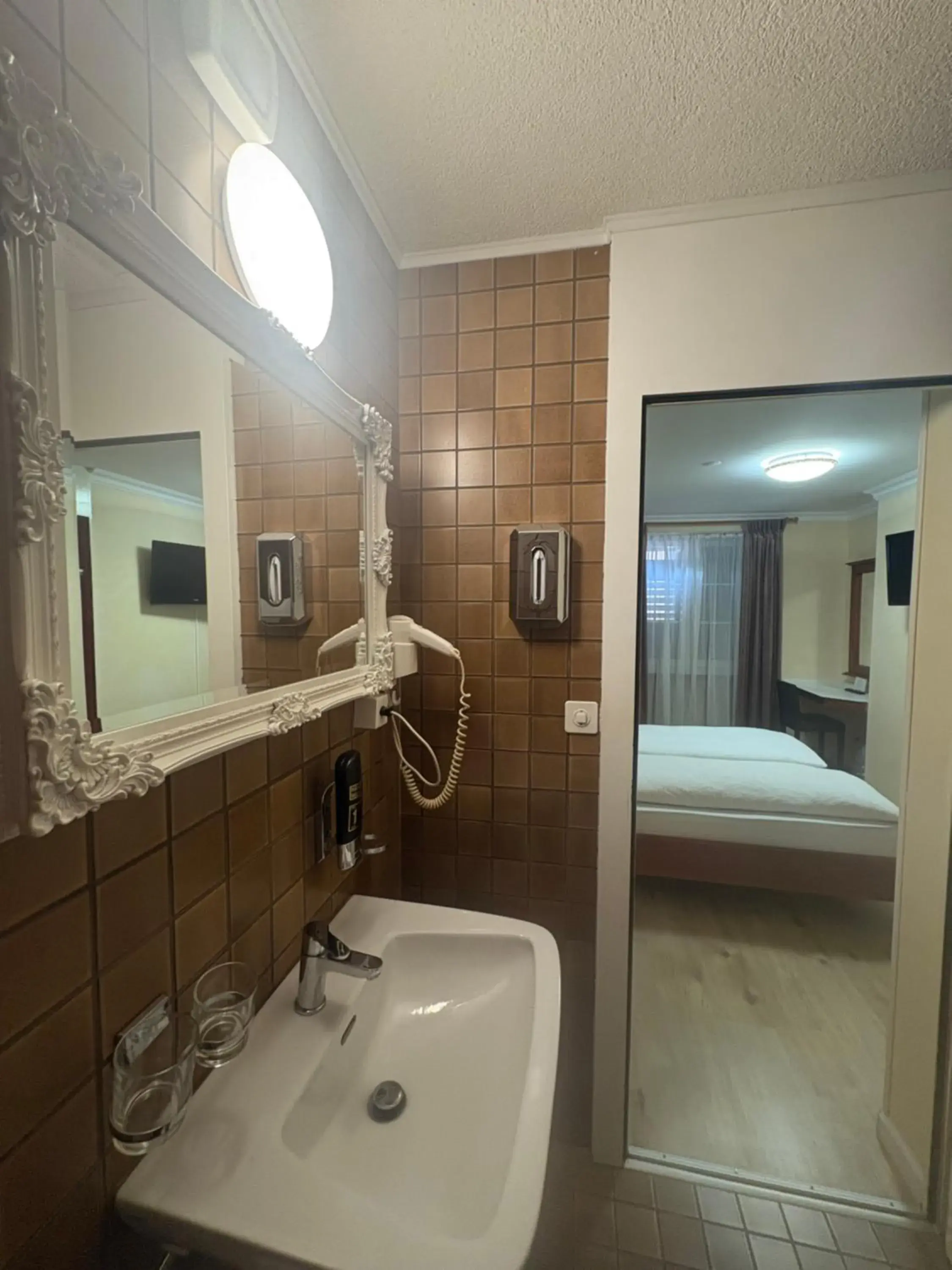 Property building, Bed in Esos Hotel Quelle Property building, Bed in Esos Hotel Quelle