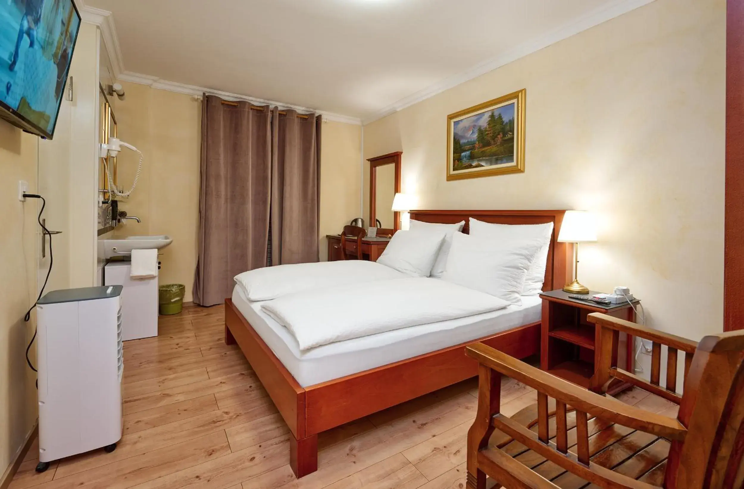 Standard Double Room in Esos Hotel Quelle Standard Double Room in Esos Hotel Quelle