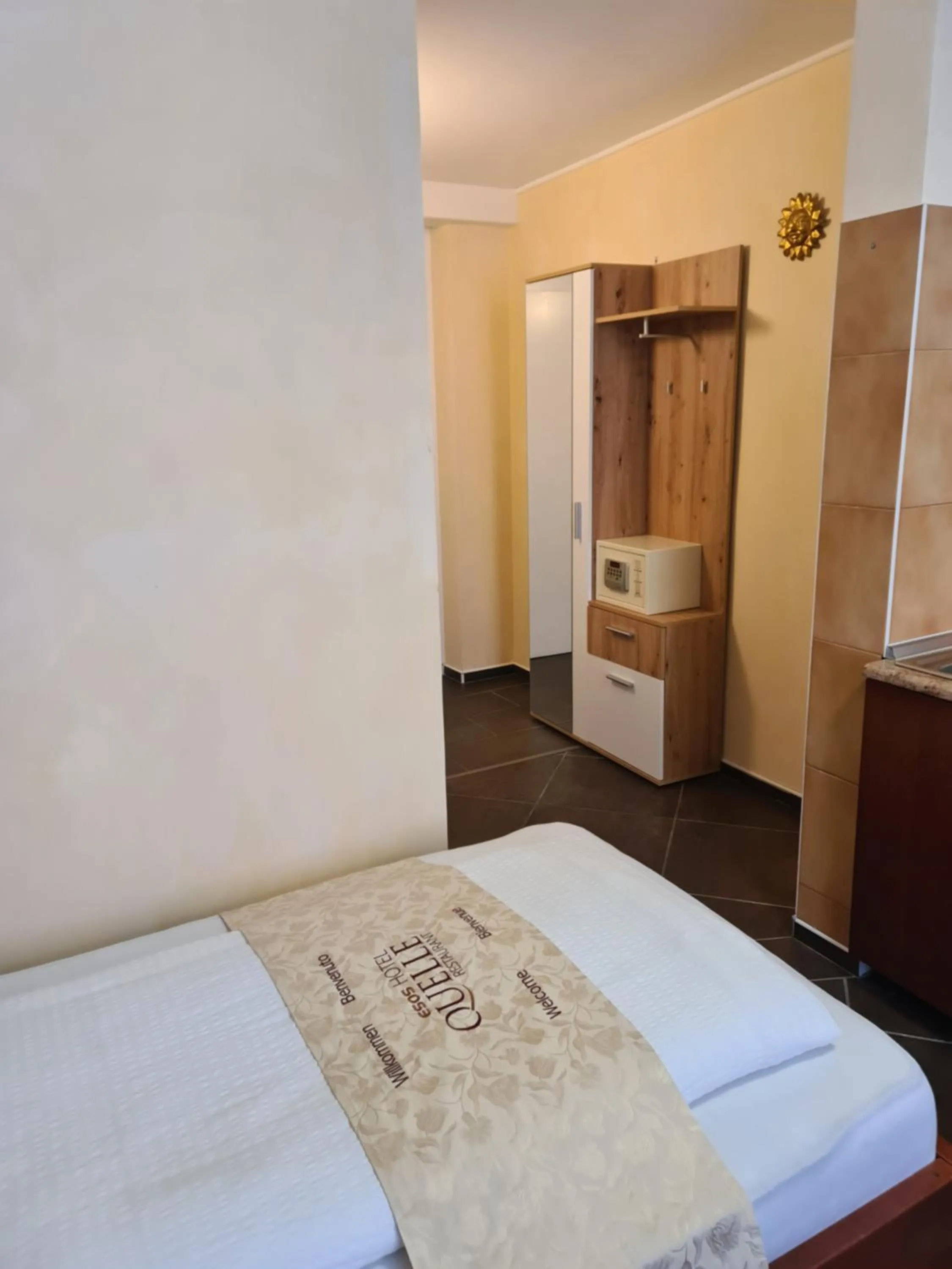 Photo of the whole room, Bed in Esos Hotel Quelle